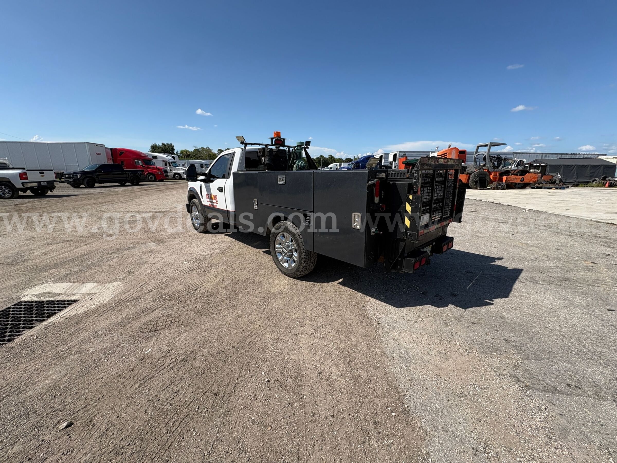2018 Ford F-350 SD XL 2WD Service Truck Ford F-350 Government Surplus Auction - Photo #4