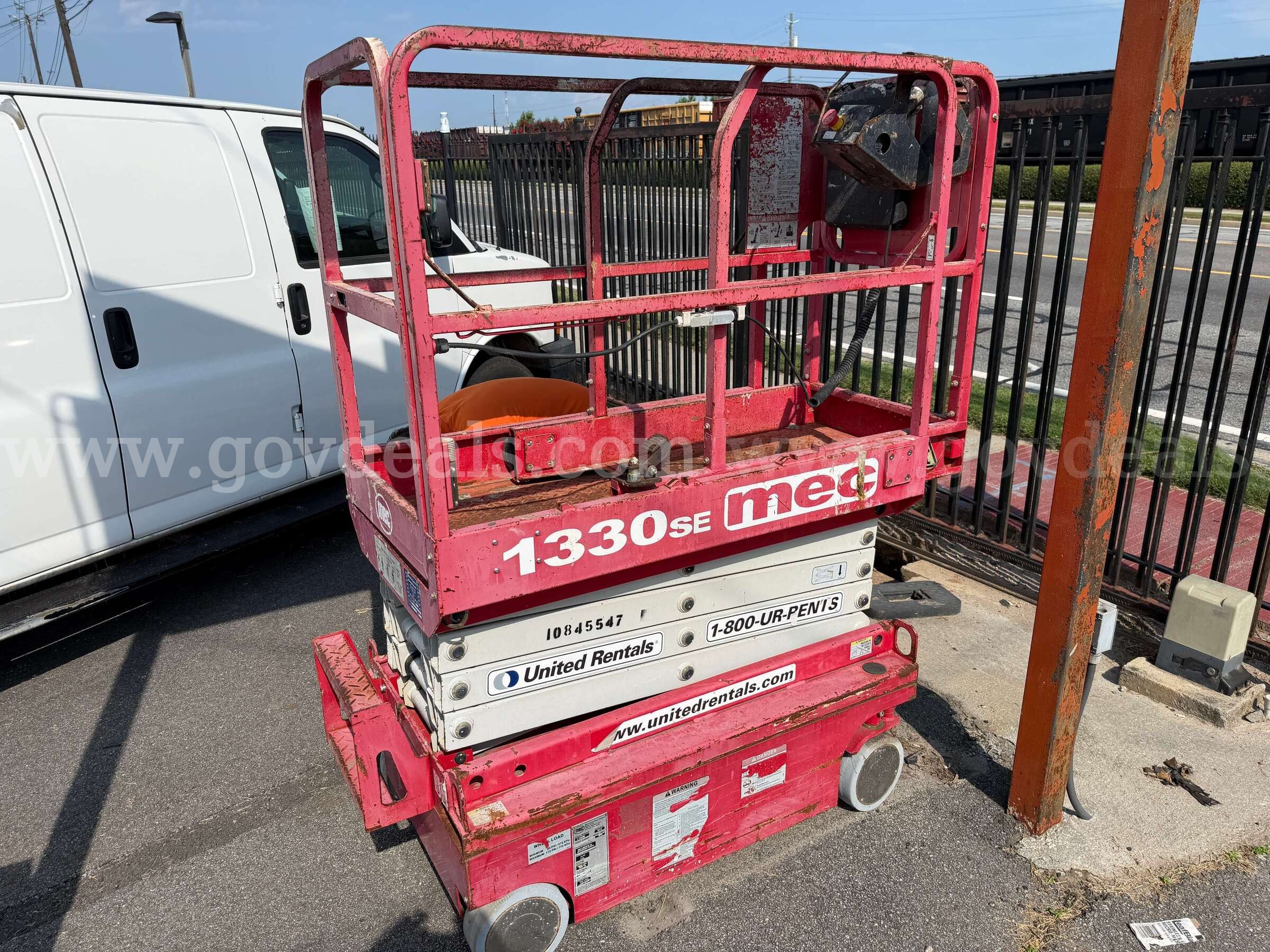 2019 MEC 1330SE Electric Scissor Lift MEC 1330SE Government Surplus Auction - Photo #4