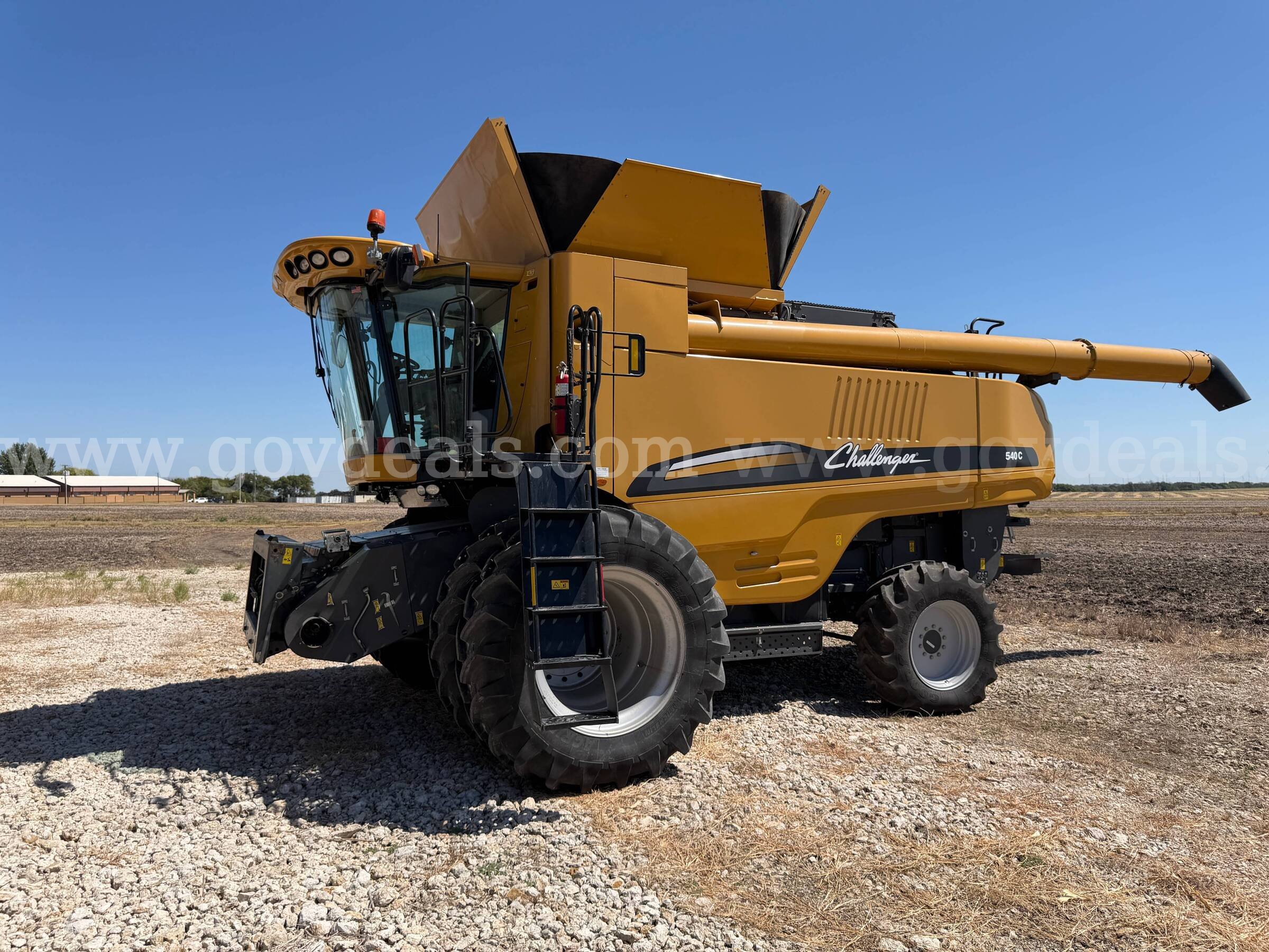 Challenger 540C Combine Challenger 540C Government Surplus Auction - Primary Photo