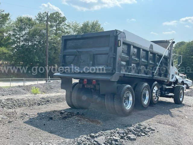 2006 Sterling LT9500 Tri/A Dump Truck Sterling LT9500 Government Surplus Auction - Photo #2
