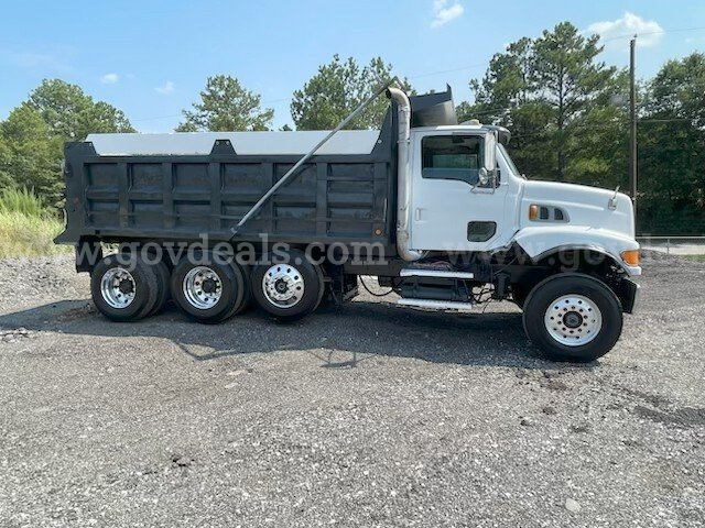 2006 Sterling LT9500 Tri/A Dump Truck Sterling LT9500 Government Surplus Auction - Photo #3
