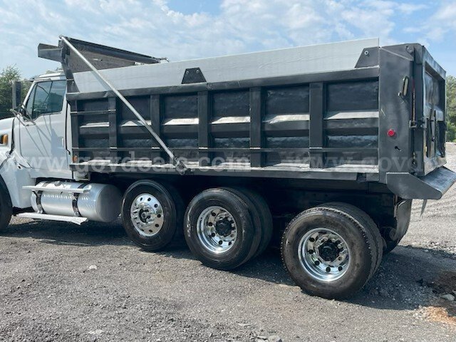 2006 Sterling LT9500 Tri/A Dump Truck Sterling LT9500 Government Surplus Auction - Photo #4