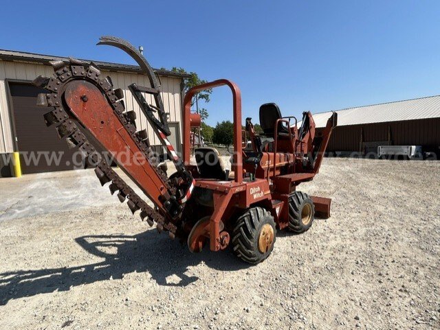 2002 Ditch Witch Trencher/Backhoe Ditch Witch H313 / 3700D / A322 Government Surplus Auction - Photo #4