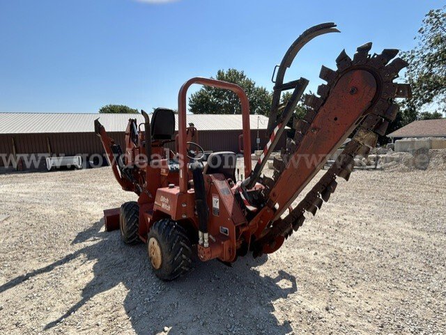 2002 Ditch Witch Trencher/Backhoe Ditch Witch H313 / 3700D / A322 Government Surplus Auction - Photo #5