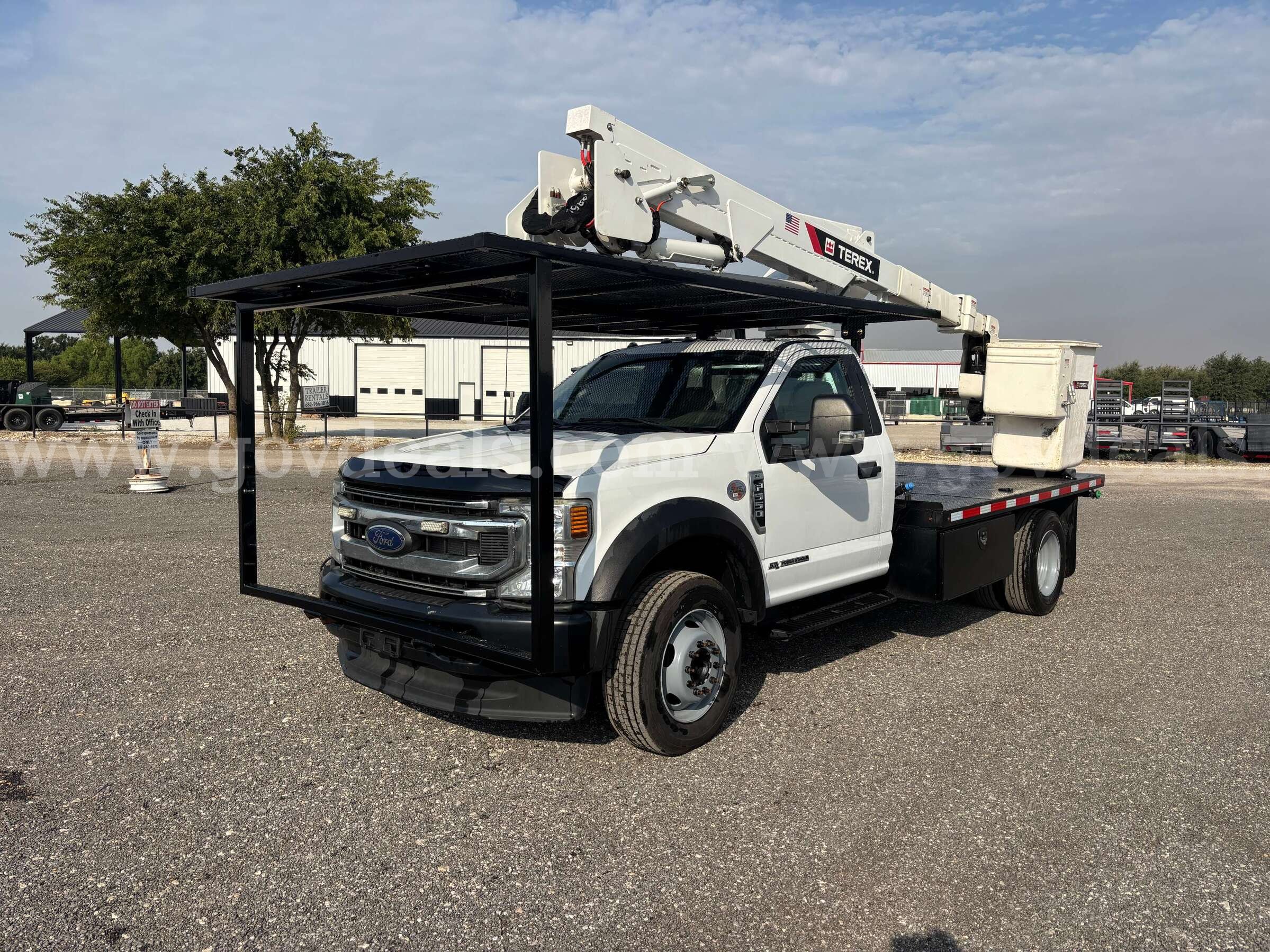 2022 Ford F-550 Flat Bed Bucket Truck  Regular Cab DRW 4WD