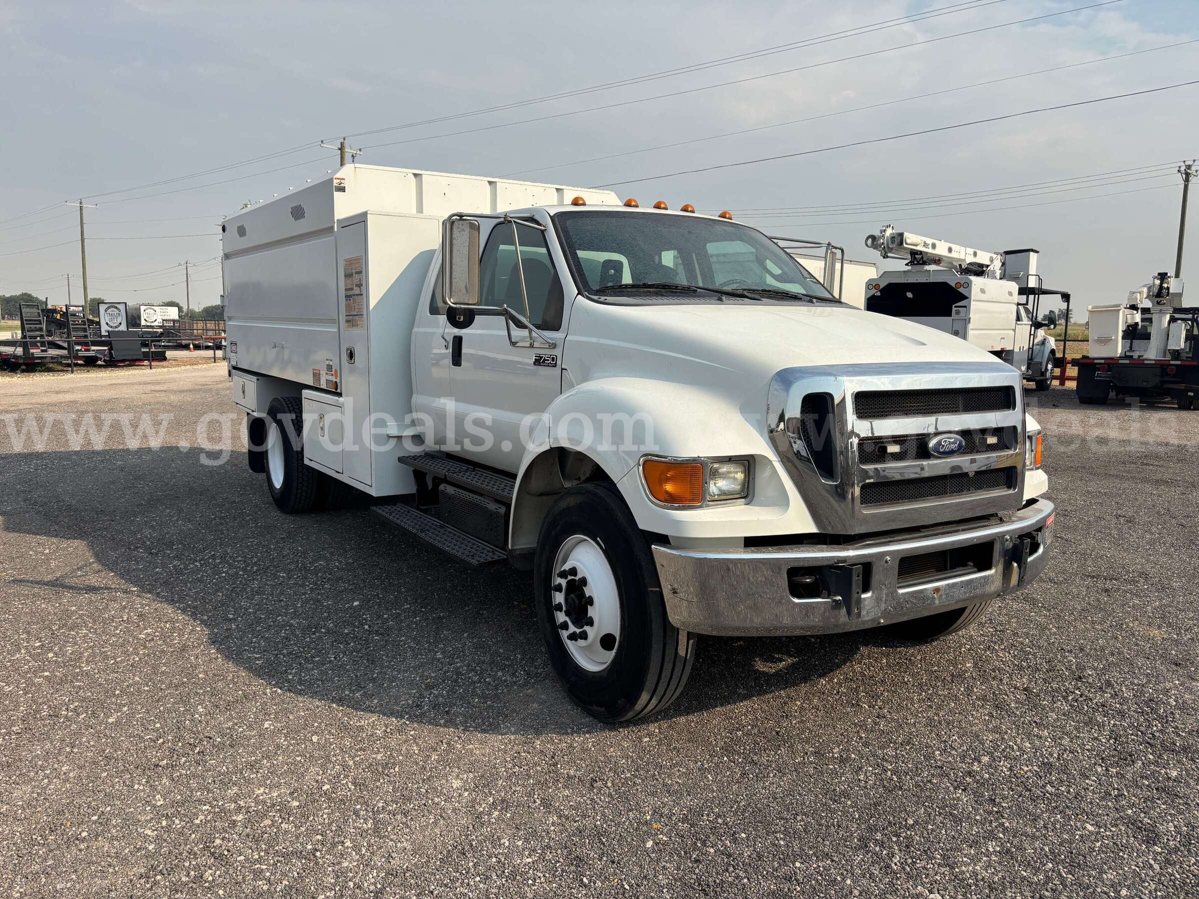 2015 Ford F-750 SuperCab 2WD DRW Chip Truck Ford 750 Government Surplus Auction - Photo #3