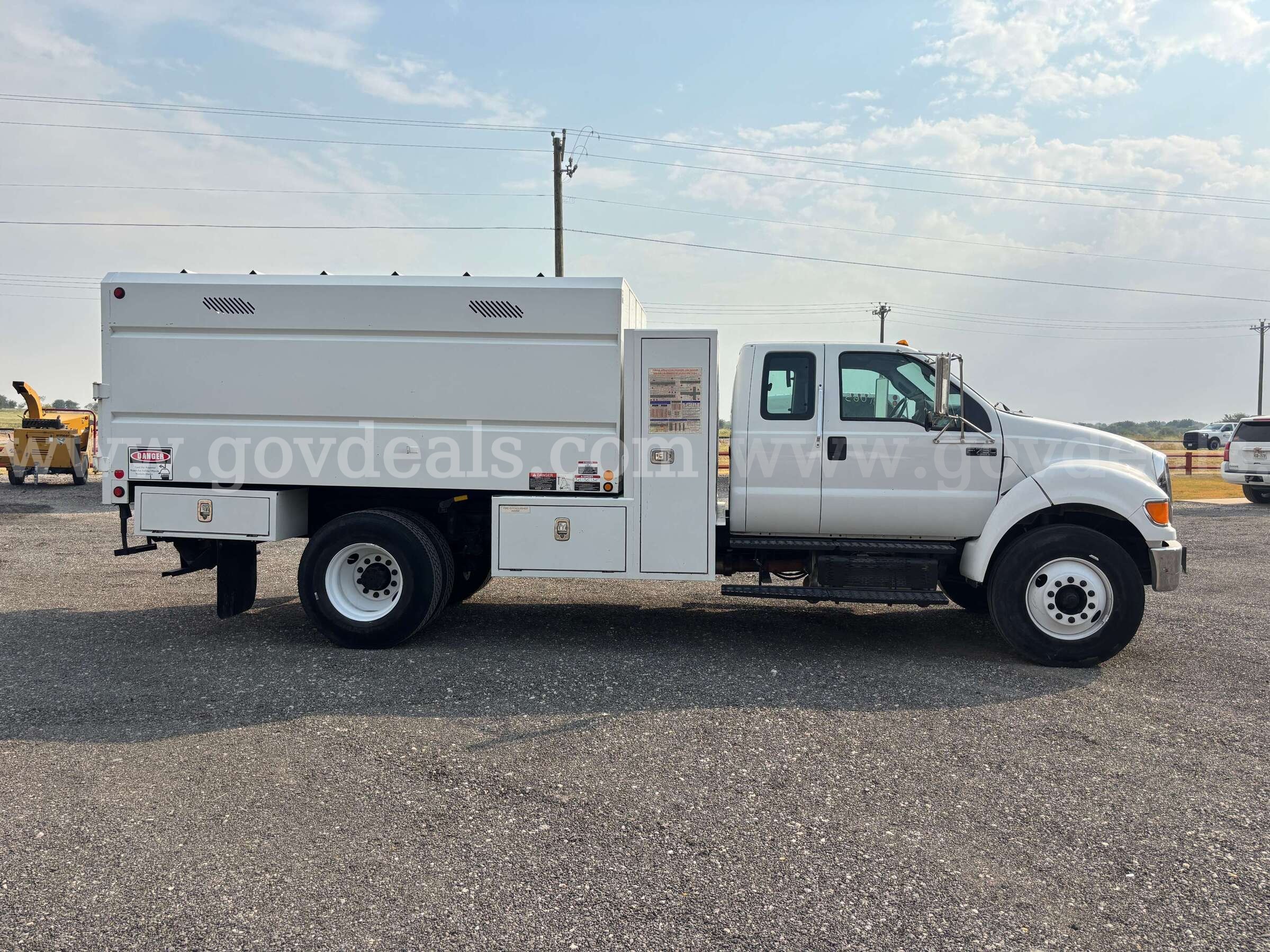 2015 Ford F-750 SuperCab 2WD DRW Chip Truck Ford 750 Government Surplus Auction - Photo #4