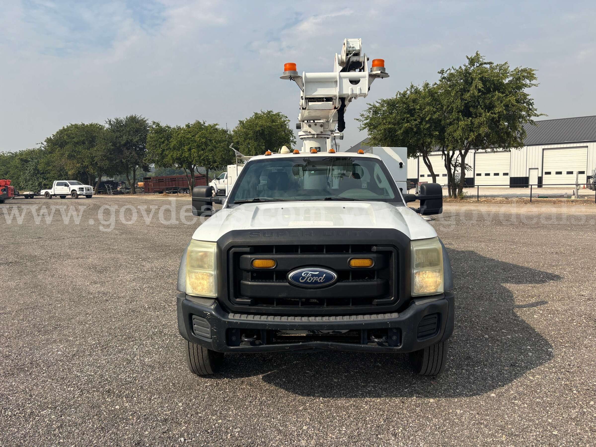 2011 Ford F-450 SD Regular Cab DRW 2WD Bucket Truck Ford F-450 Government Surplus Auction - Photo #2