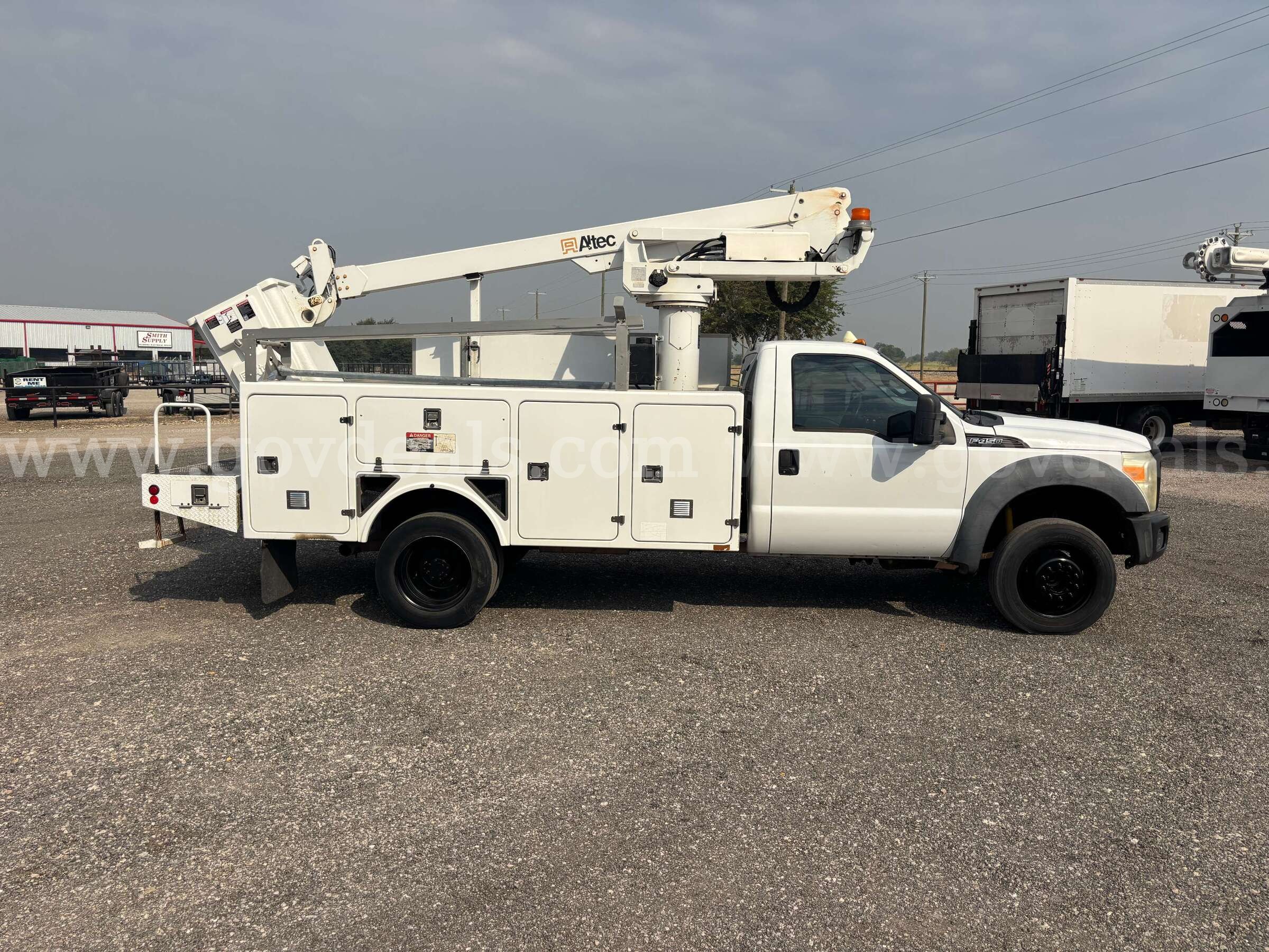 2011 Ford F-450 SD Regular Cab DRW 2WD Bucket Truck Ford F-450 Government Surplus Auction - Photo #4