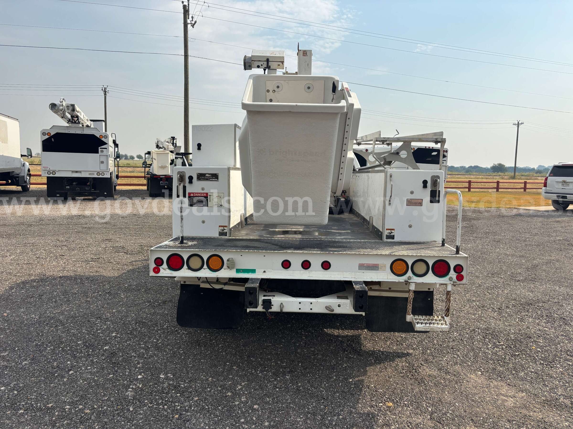 2011 Ford F-450 SD Regular Cab DRW 2WD Bucket Truck Ford F-450 Government Surplus Auction - Photo #6