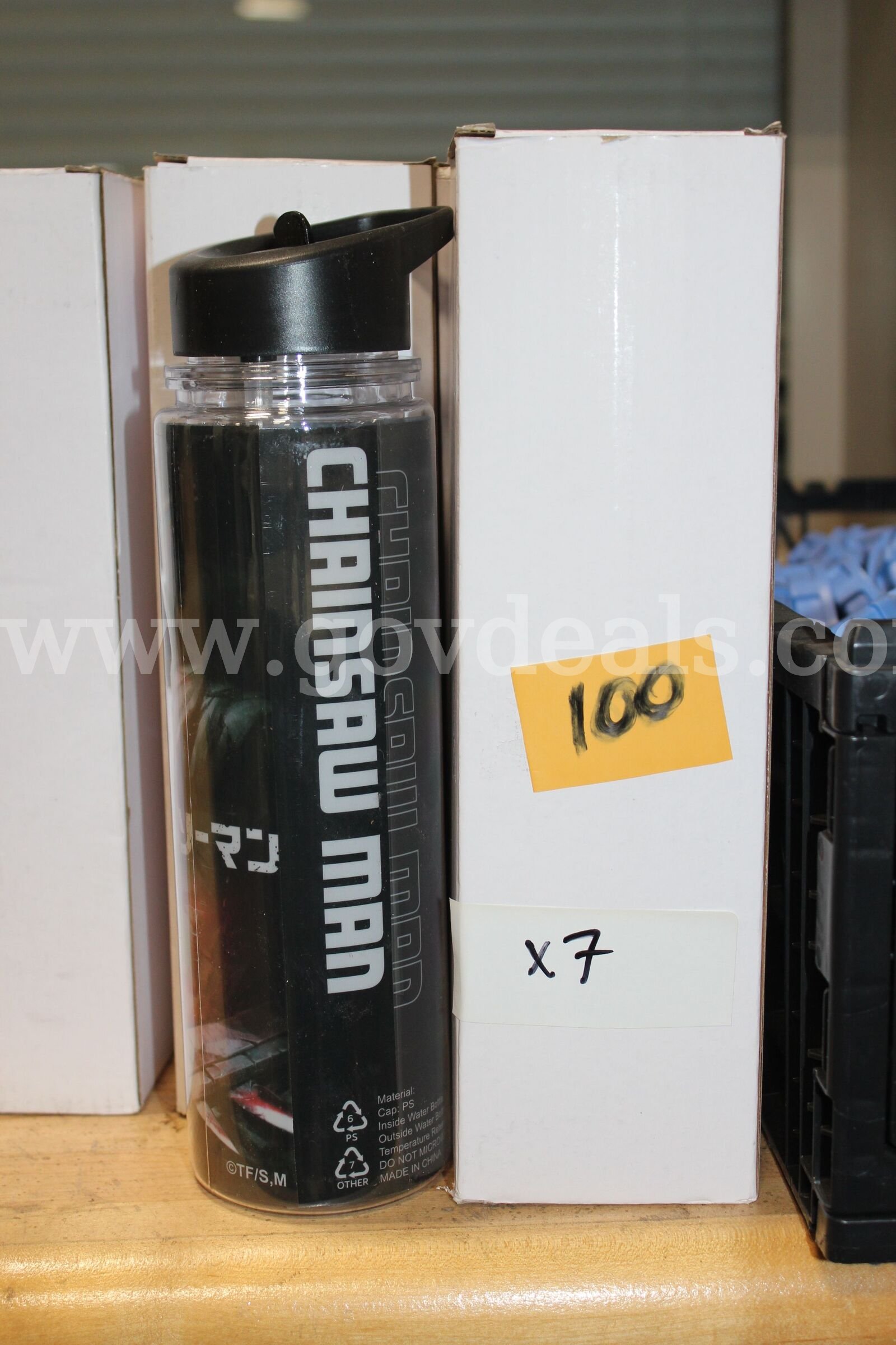 Brand new Chainsaw Man Plastic Tumbler With Straw And Removable Outter Sleeve, lot contains 7 units.