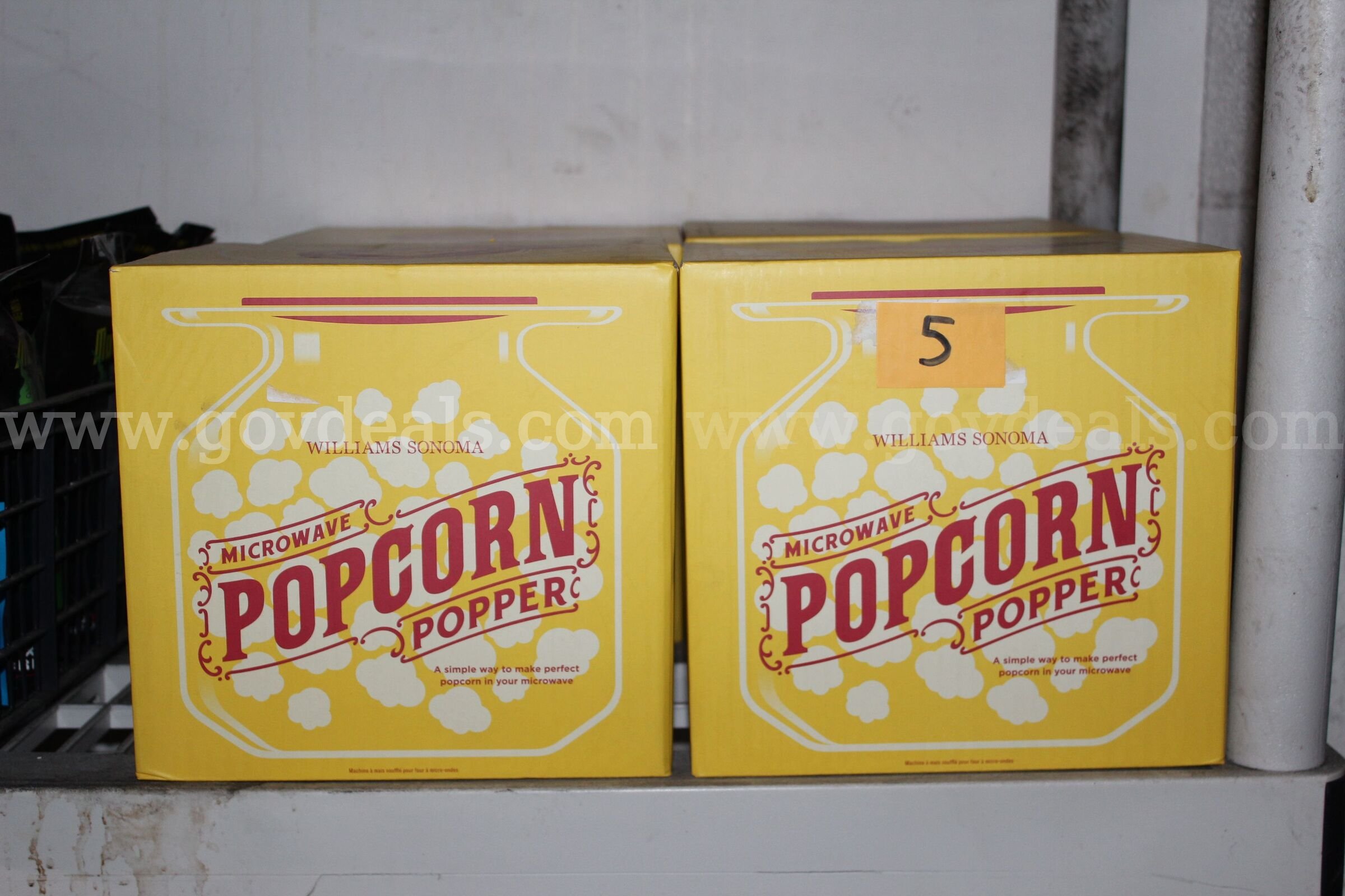 Brand new Williams Sonoma Microwave Popcorn Maker For Up To 2.5Qts Of Popcorn Williams Sonoma  Government Surplus Auction - Primary Photo