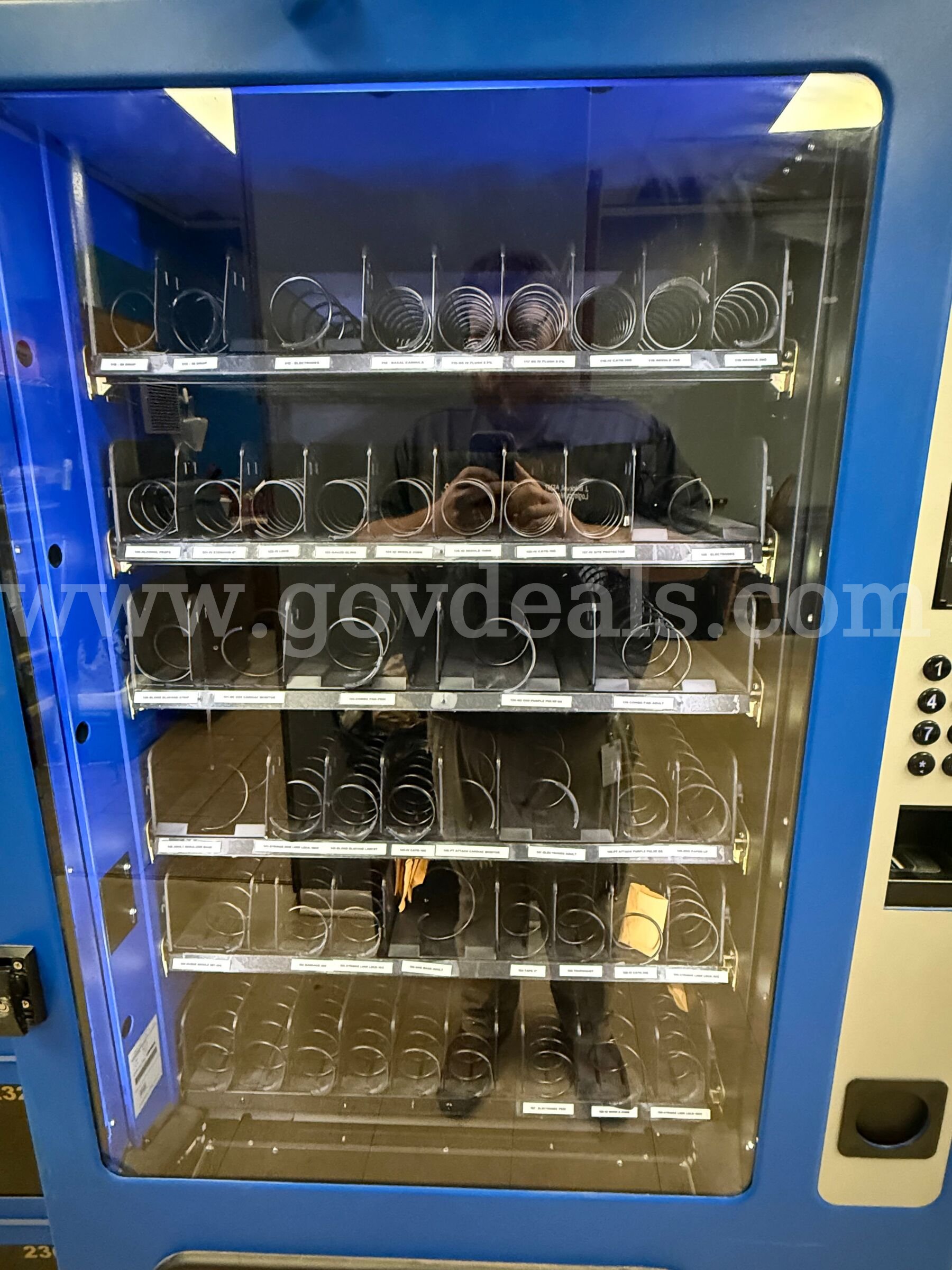 medical vending machine and lockers Ivend  Government Surplus Auction - Photo #4