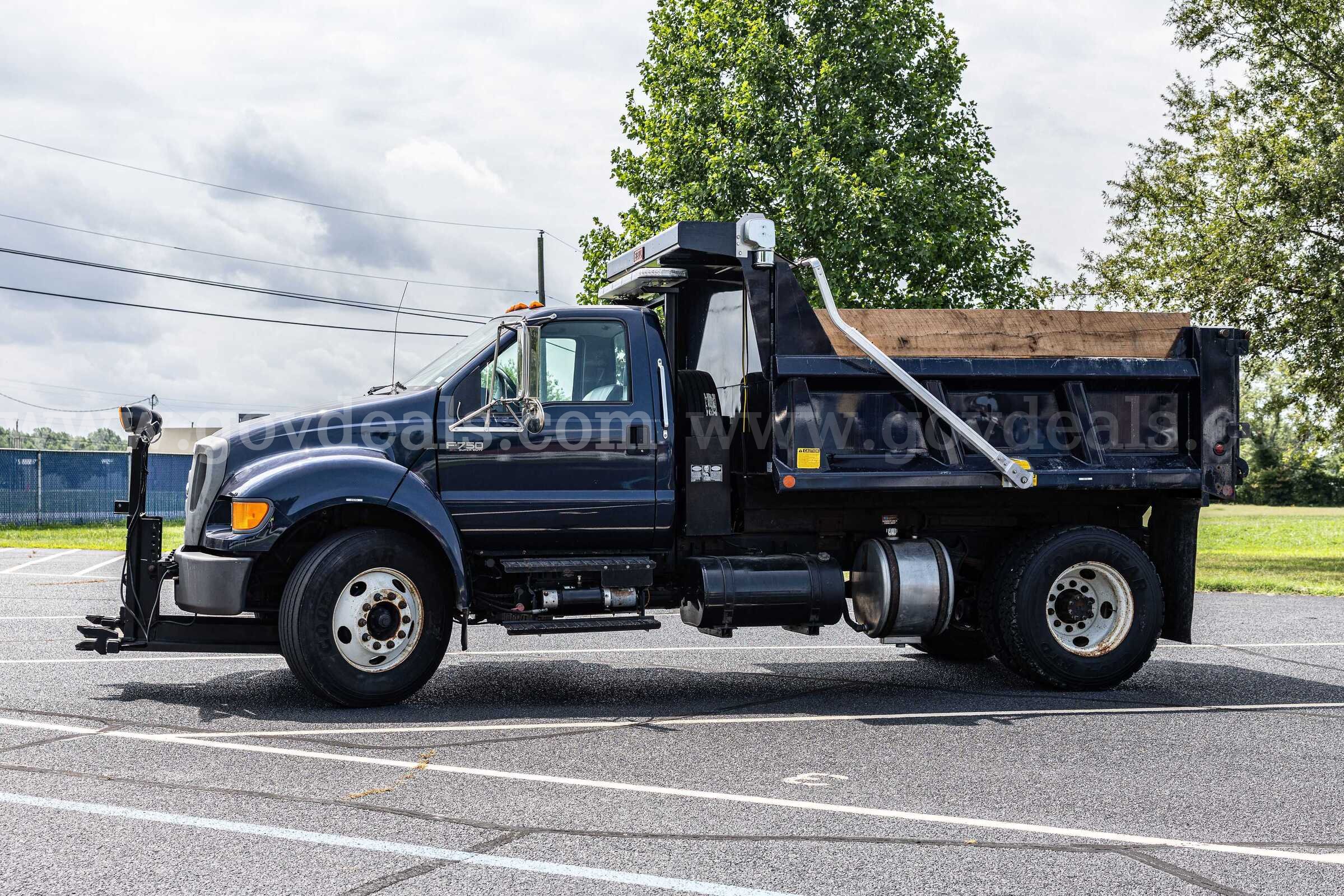 2007 Ford F-750 Dump Truck with VALK Snow Plow Ford 750 Government Surplus Auction - Photo #4