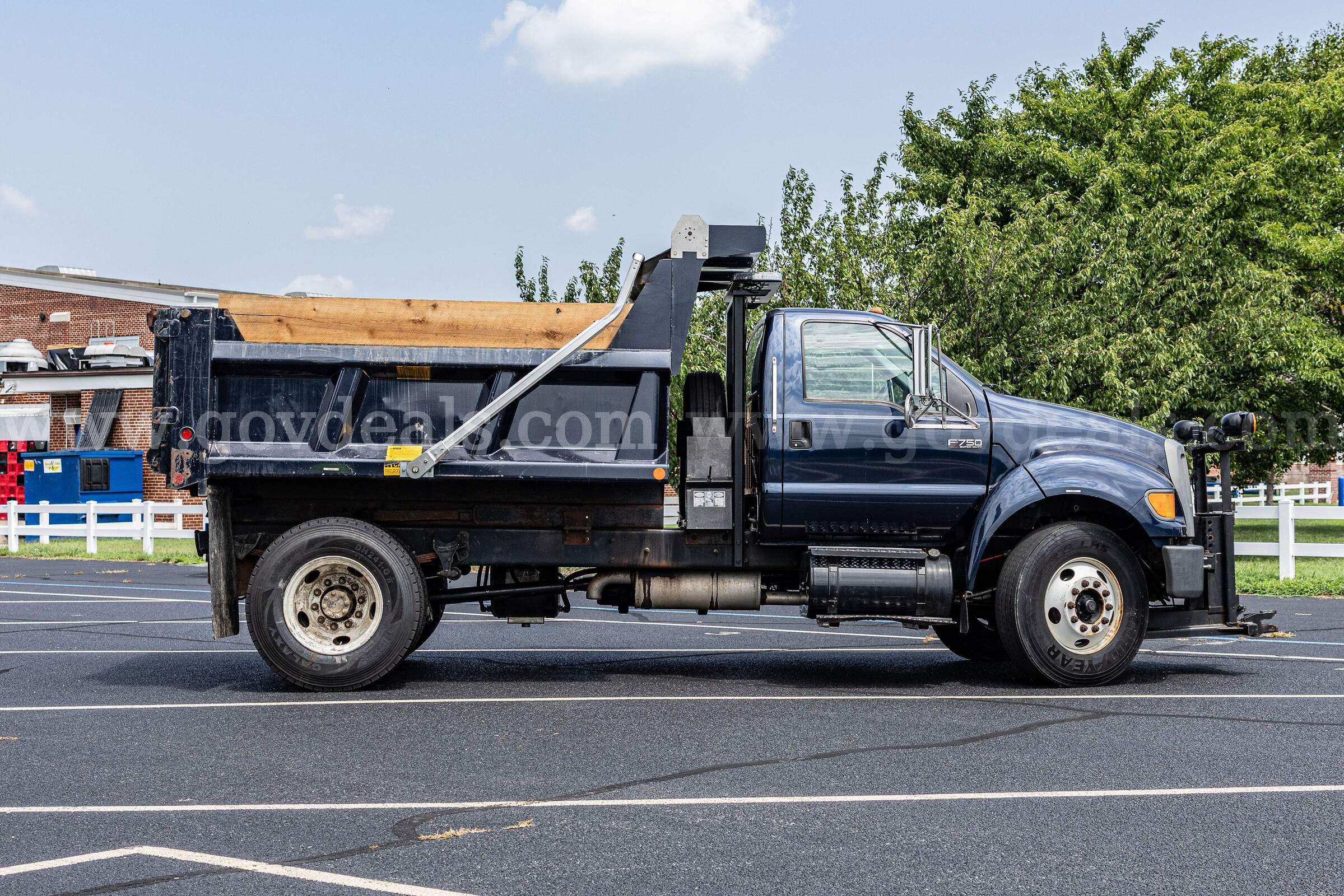 2007 Ford F-750 Dump Truck with VALK Snow Plow Ford 750 Government Surplus Auction - Photo #5