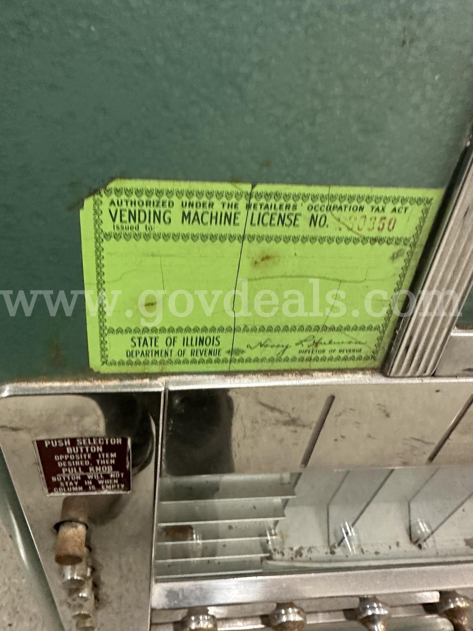 Vintage Coin-Operated Vending Machine   Government Surplus Auction - Photo #3