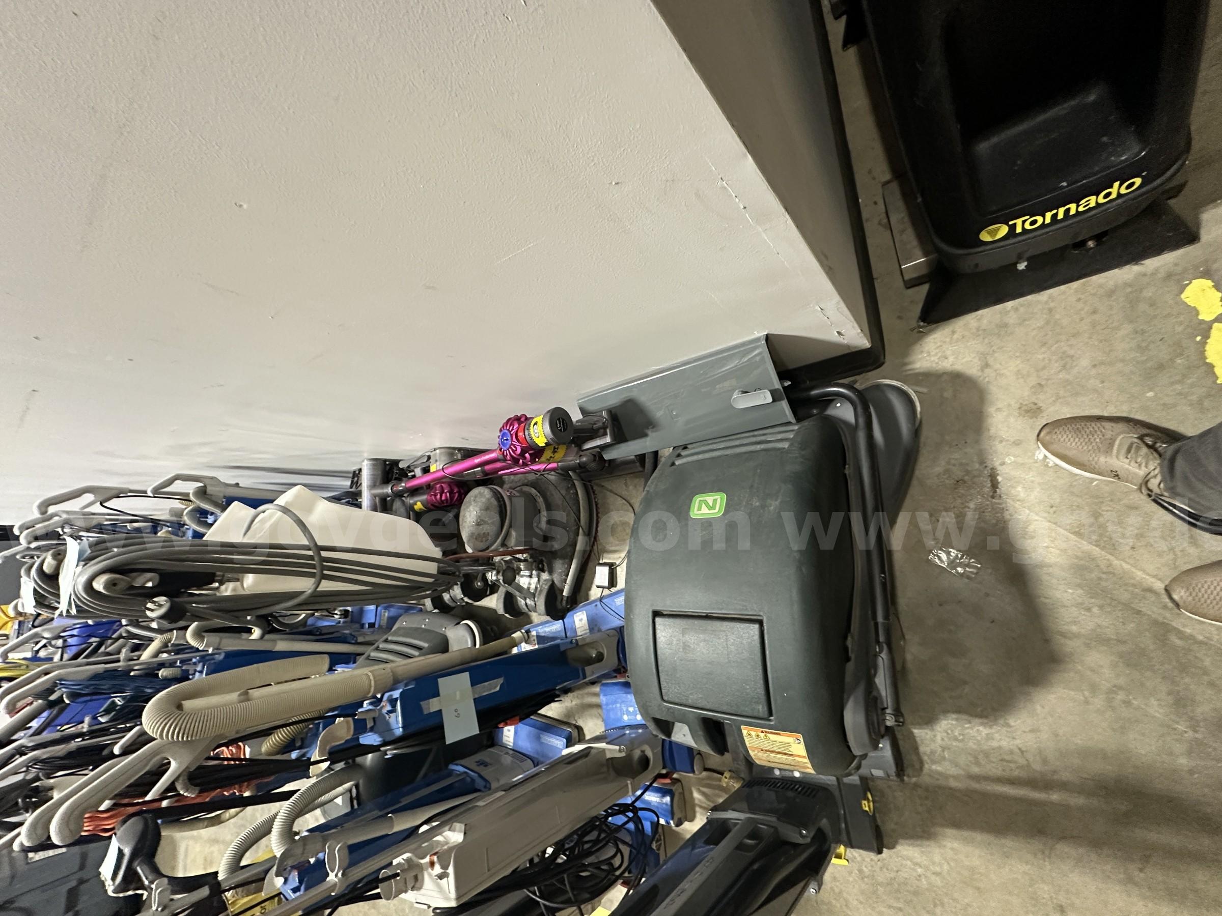 Lot of Commercial Vacuums – For Parts/Non-Working   Government Surplus Auction - Photo #2