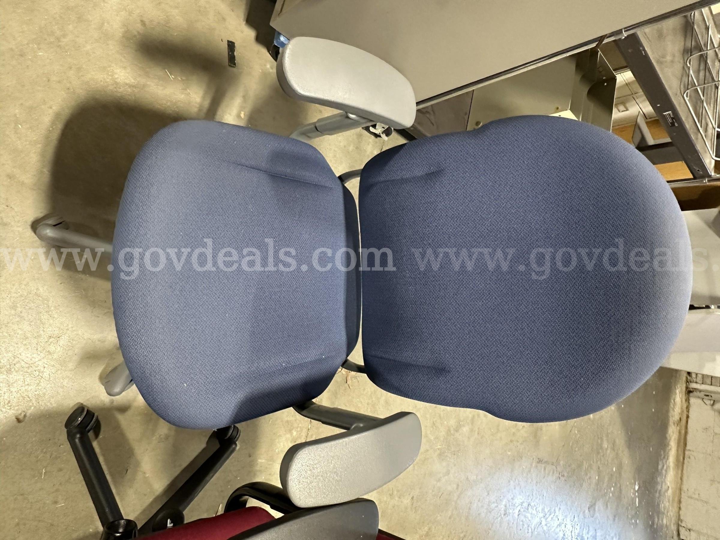 Lot of 4 – Office Task Chairs (Assorted Colors)   Government Surplus Auction - Photo #2