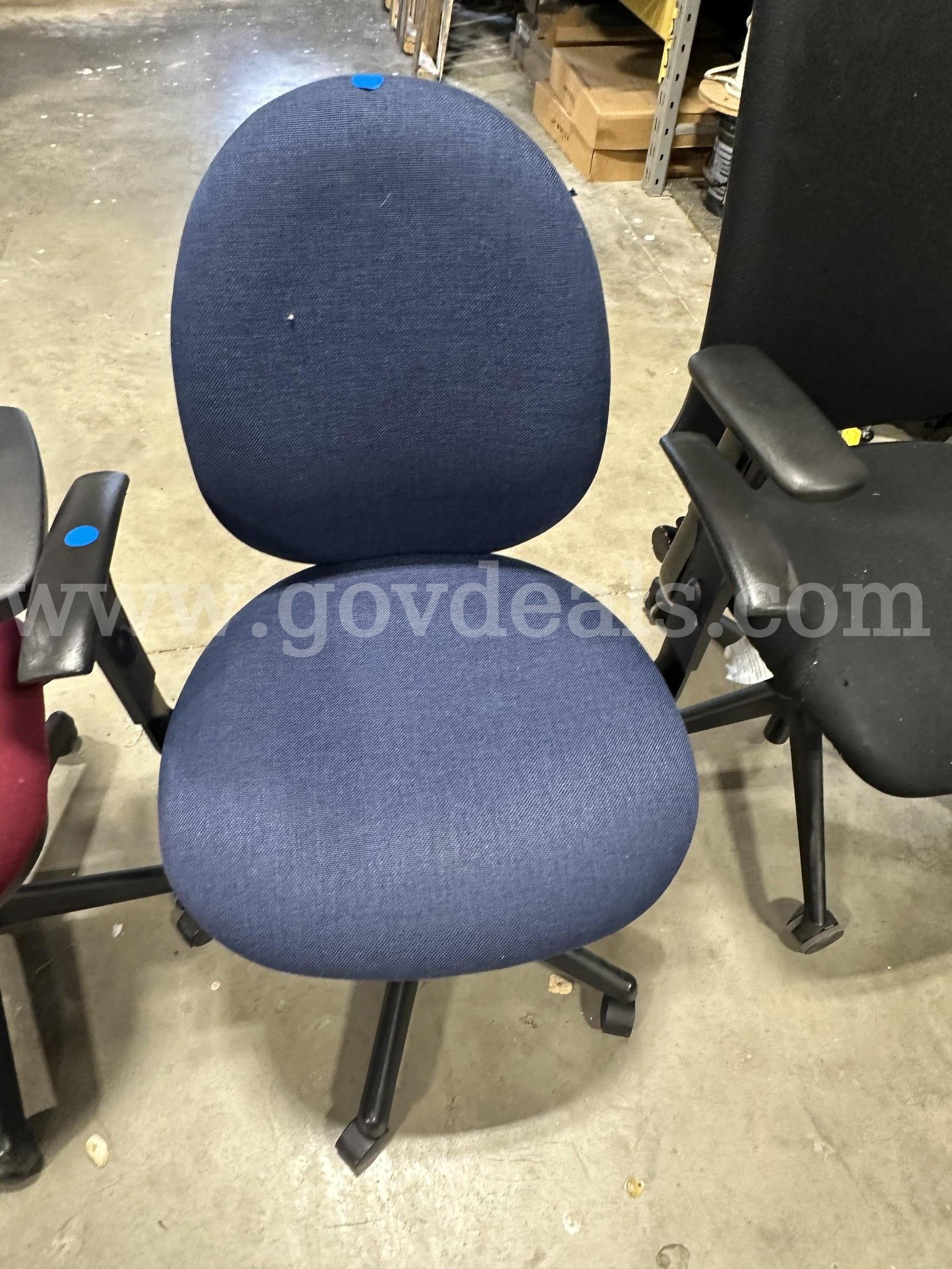 Lot of 4 – Office Task Chairs (Assorted Colors)   Government Surplus Auction - Photo #4
