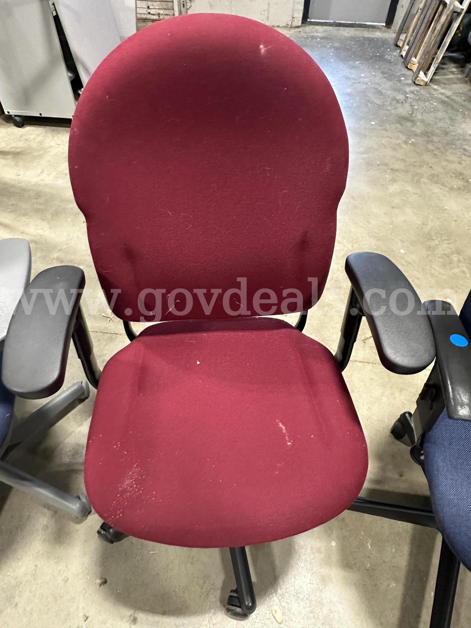 Lot of 4 – Office Task Chairs (Assorted Colors)   Government Surplus Auction - Photo #5