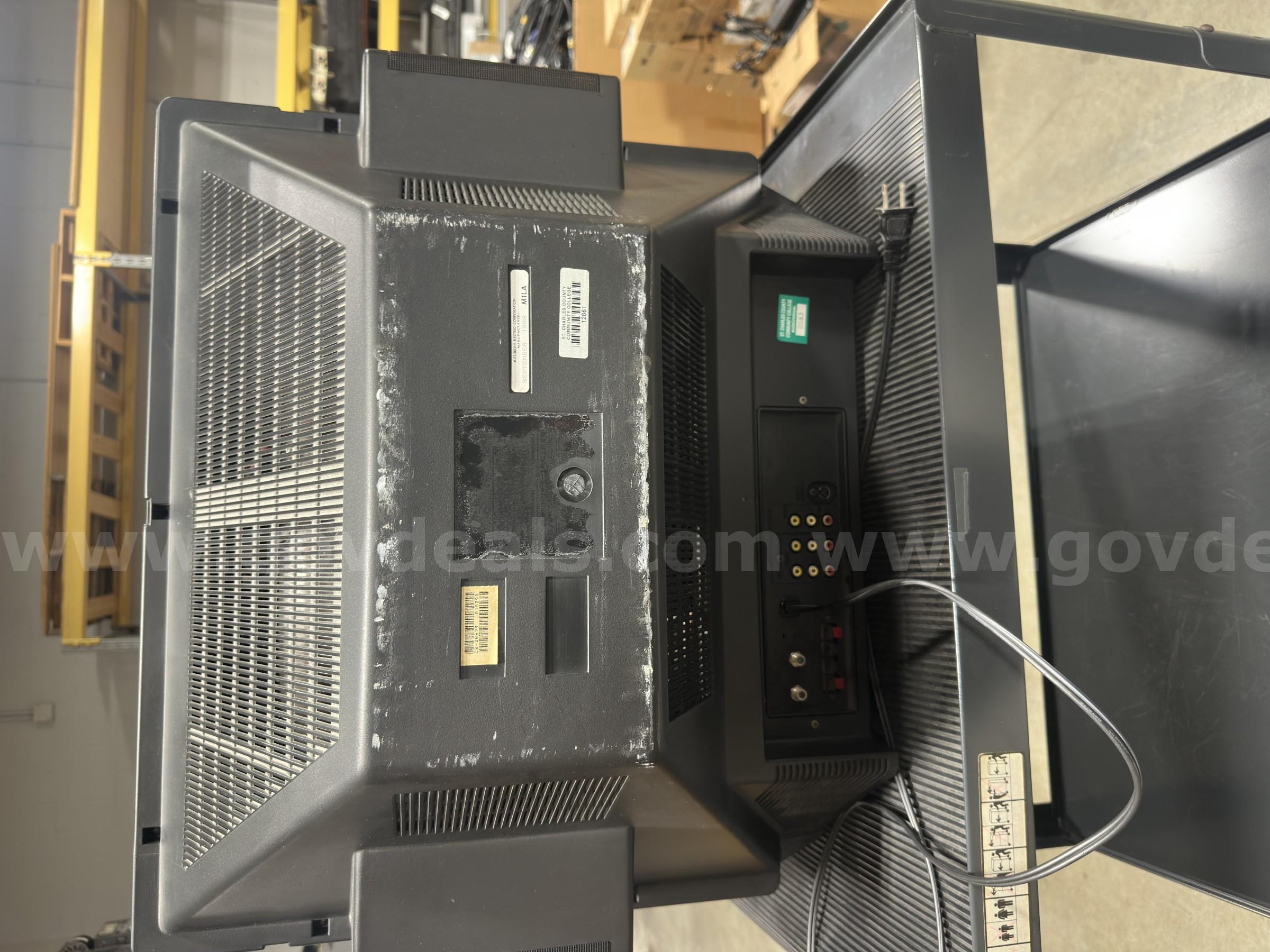 Lot of Assorted AV Equipment – TVs, Projectors, Mobile Carts   Government Surplus Auction - Photo #5