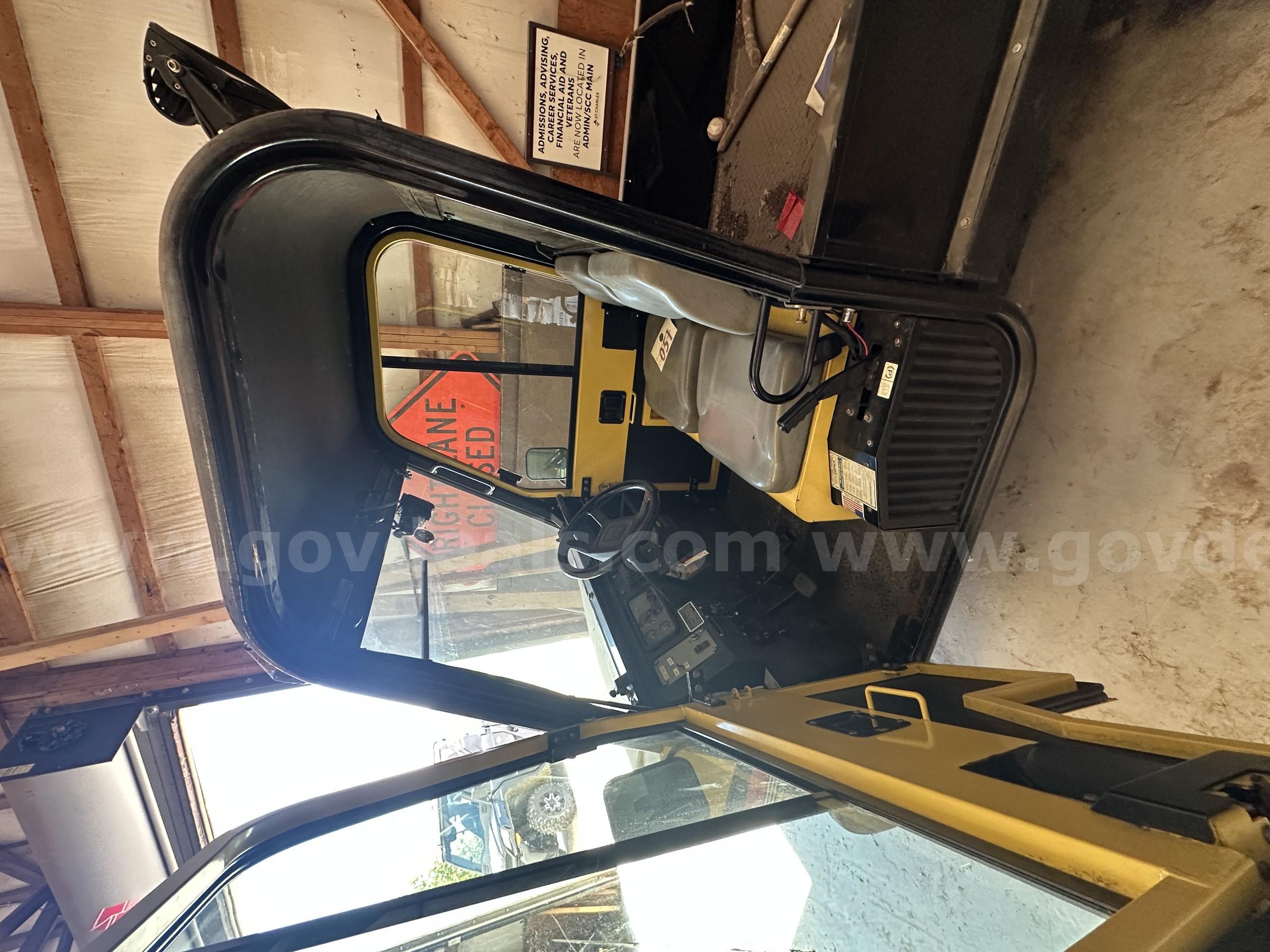 Lot of 2 – Utility Vehicles (Cushman Haulster & John Deere Gator) – Non-Working John Deere  Government Surplus Auction - Photo #4