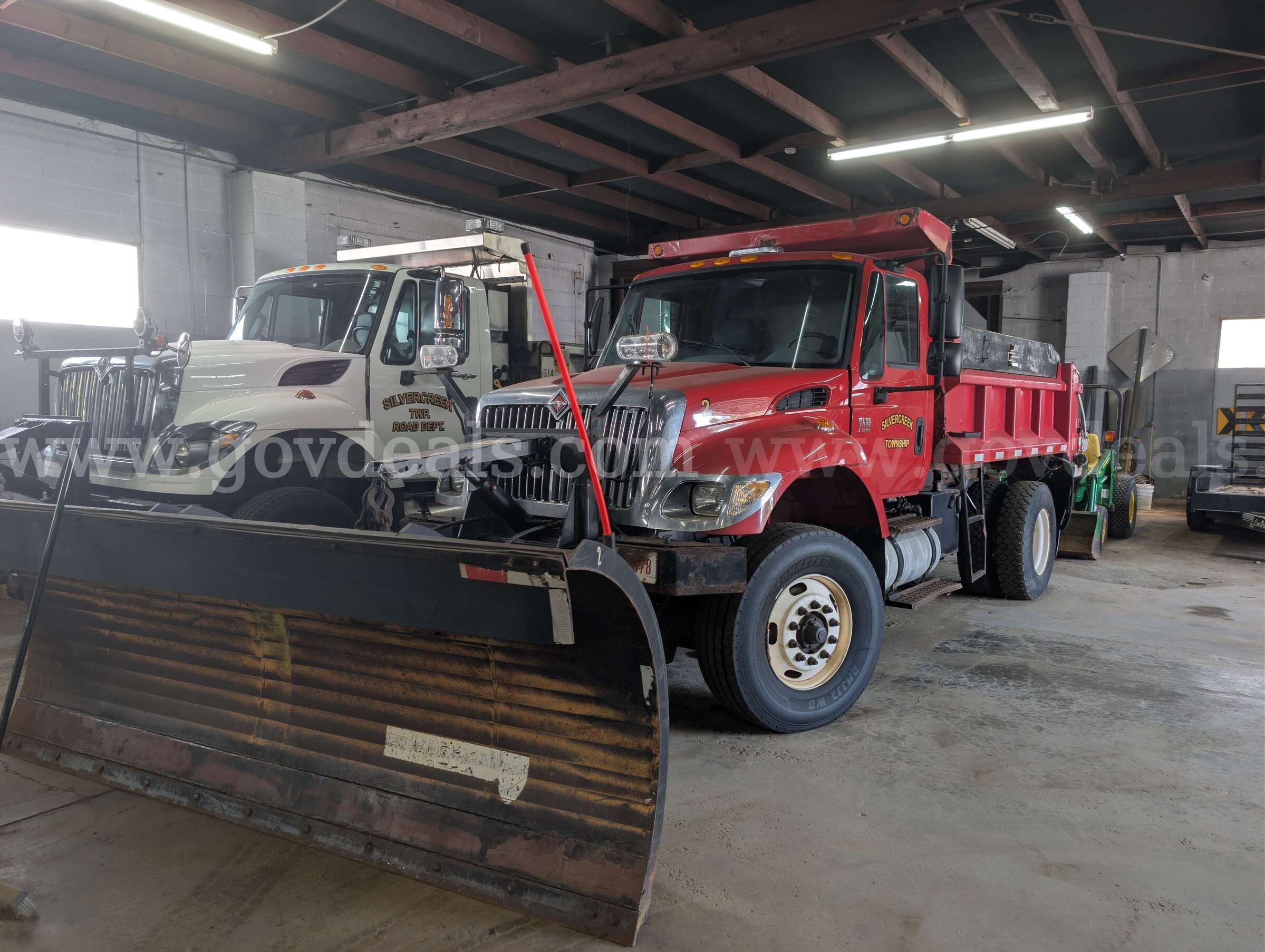 2006 International 7400 Dump Truck w/ Plow