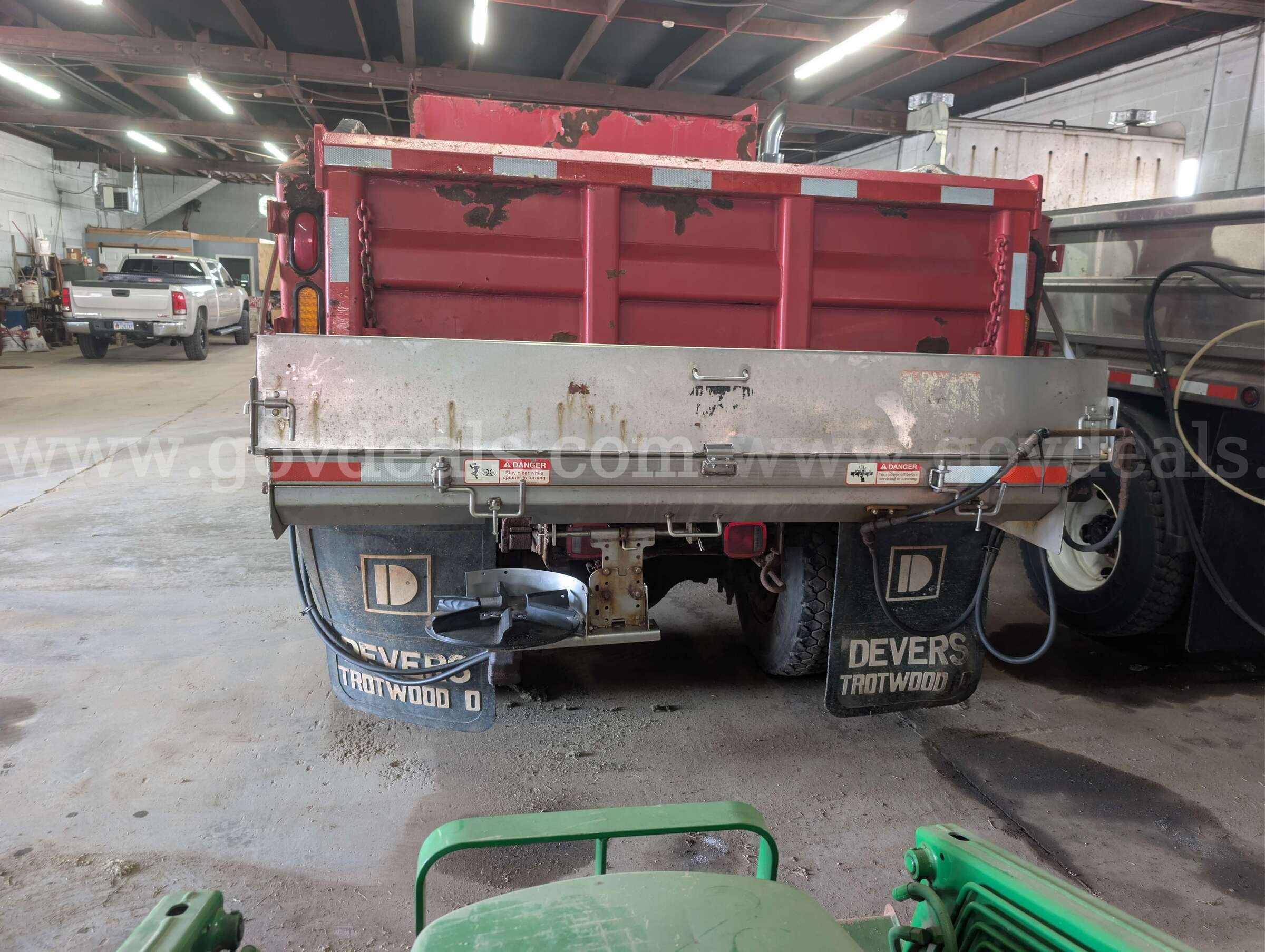 2006 International 7400 Dump Truck w/ Plow International 7400 Government Surplus Auction - Photo #5