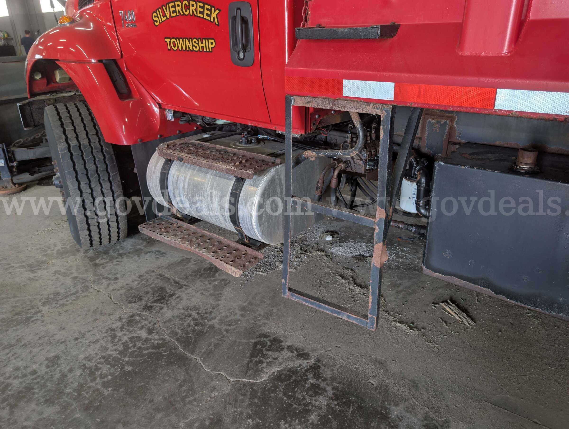 2006 International 7400 Dump Truck w/ Plow International 7400 Government Surplus Auction - Photo #6