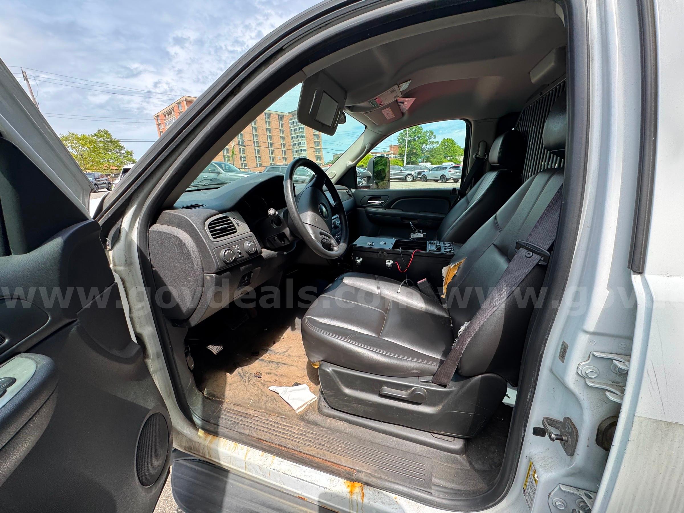 2009 Chevrolet Suburban Chevrolet Suburban Government Surplus Auction - Photo #5