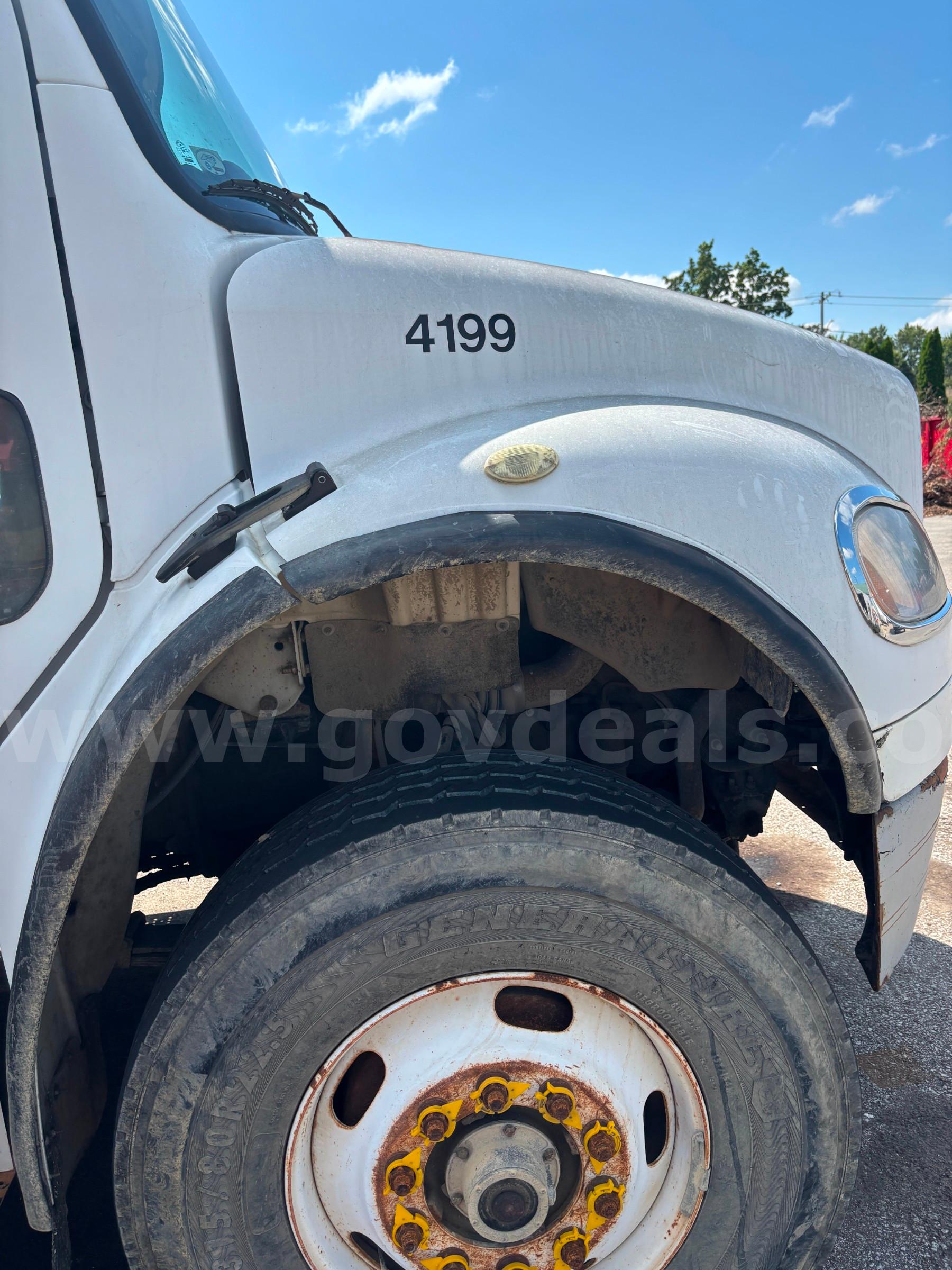 2005 Freightliner BSX5 M2 106 Garbage Truck Freightliner 106 Government Surplus Auction - Photo #2