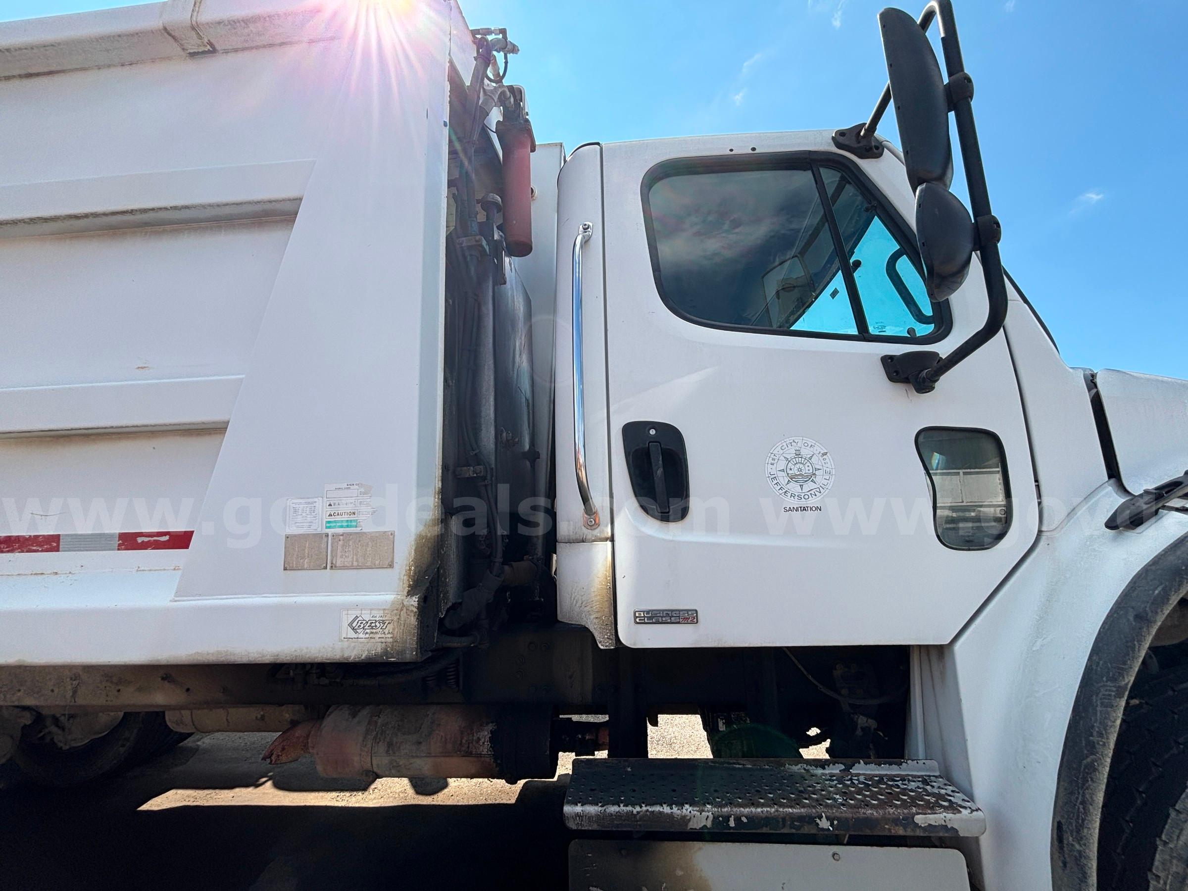 2005 Freightliner BSX5 M2 106 Garbage Truck Freightliner 106 Government Surplus Auction - Photo #5