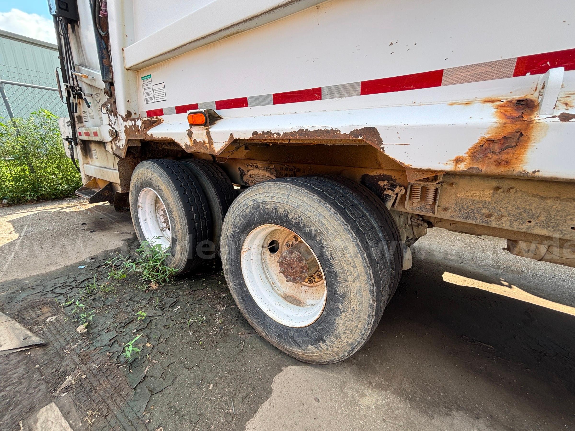 2005 Freightliner BSX5 M2 106 Garbage Truck Freightliner 106 Government Surplus Auction - Photo #6