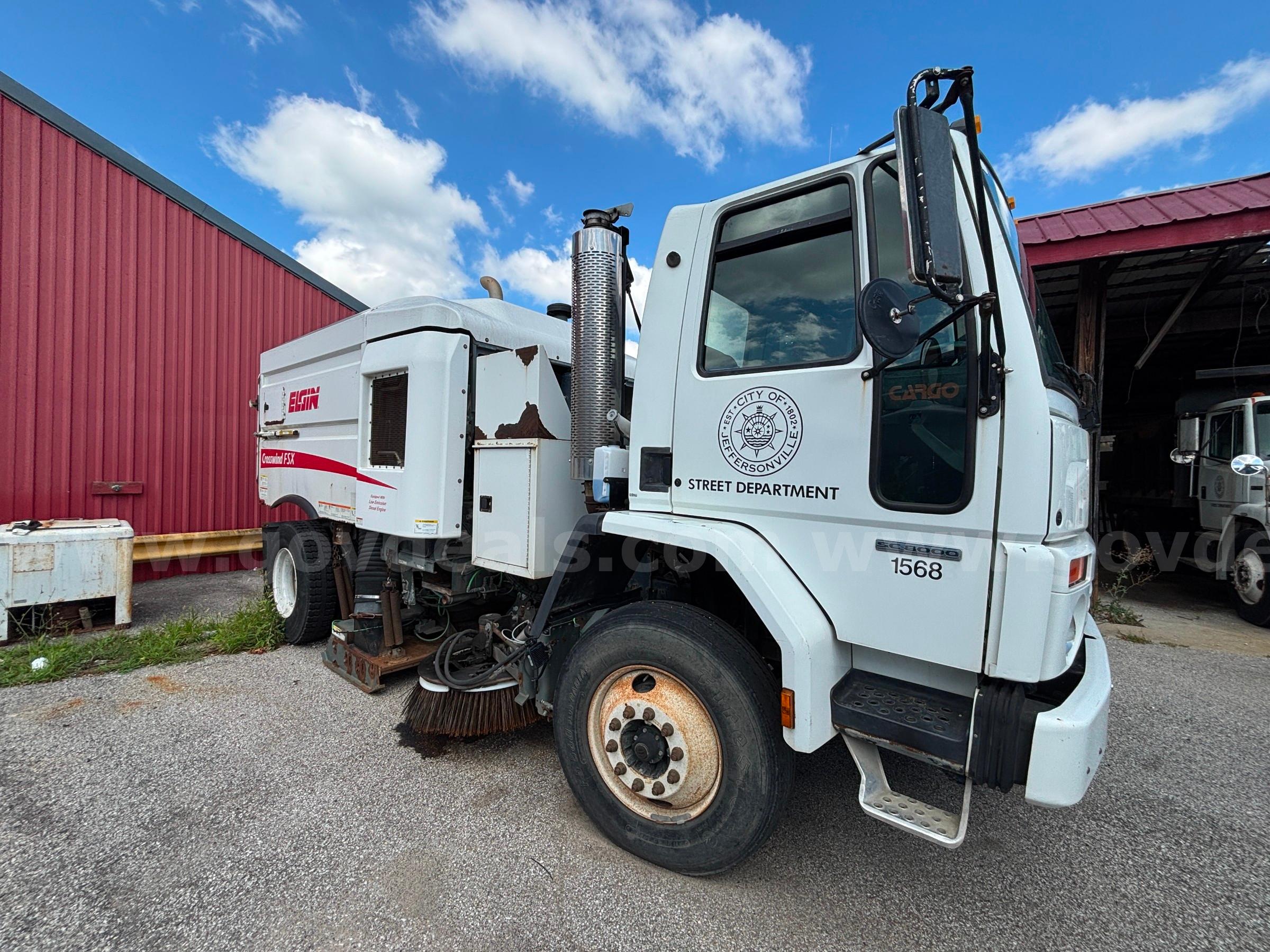 2007 Sterling SC8000 Sweeper Sterling SC8000 Government Surplus Auction - Photo #3