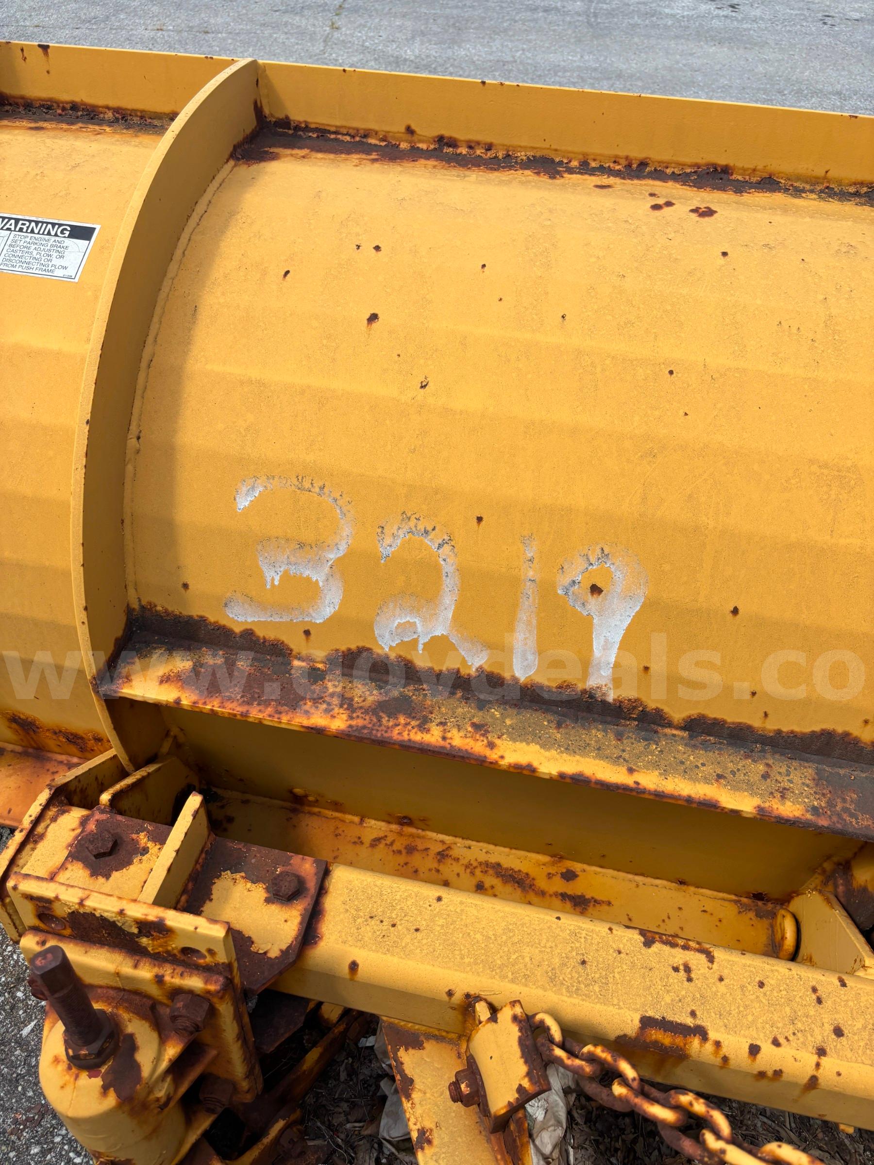 2005 Chevrolet C7C042 Dumptruck with Plow and Salt Spreader Chevrolet C7C042 Government Surplus Auction - Photo #6