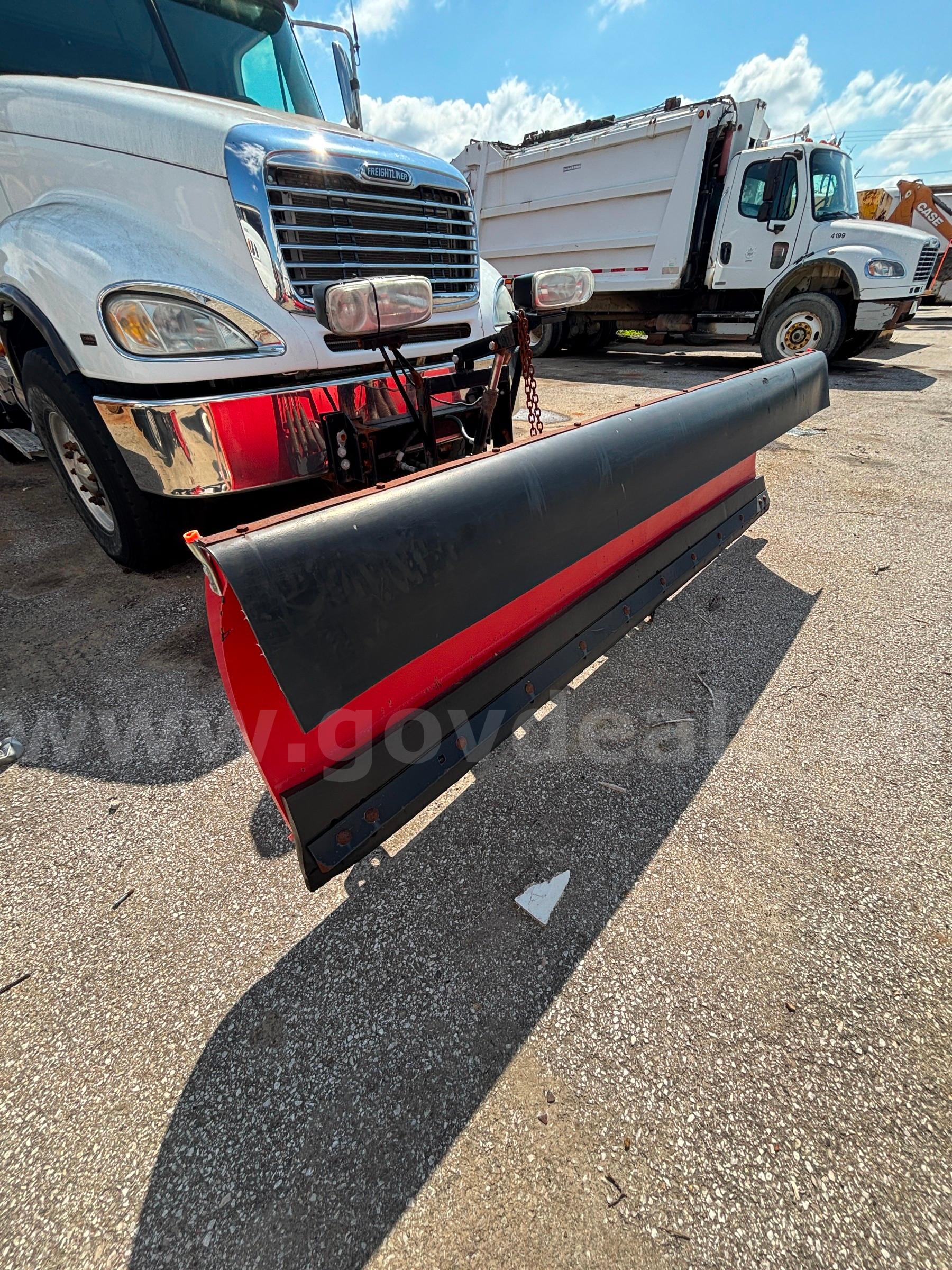 2007 Freightliner Columbia 120 Triaxle Dumptruck with Plow and Salt Spreader Freightliner 120 Government Surplus Auction - Photo #4
