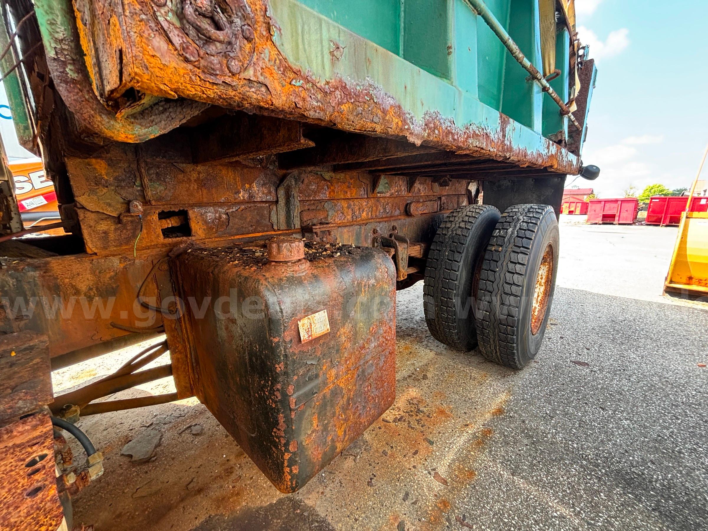 1995 Freightliner FL70 Single Axle Dump truck with Snow Plow and Salt Spreader Freightliner FL70 Government Surplus Auction - Photo #5