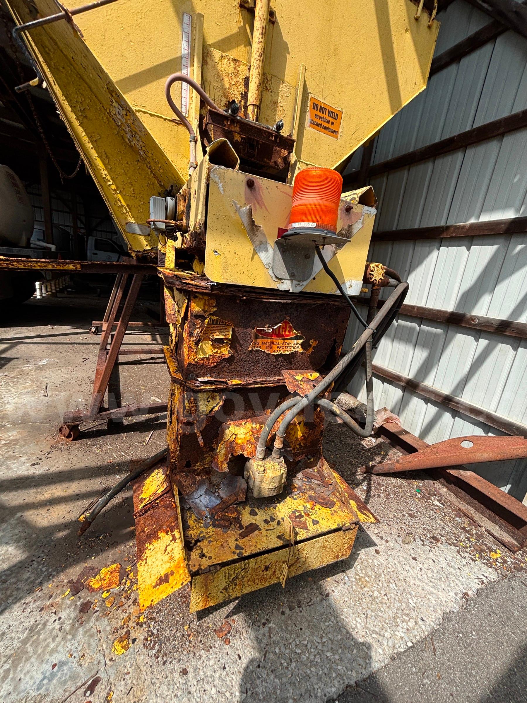 Henderson Salt Spreader w/ stand Henderson Salt Spreader Government Surplus Auction - Photo #2