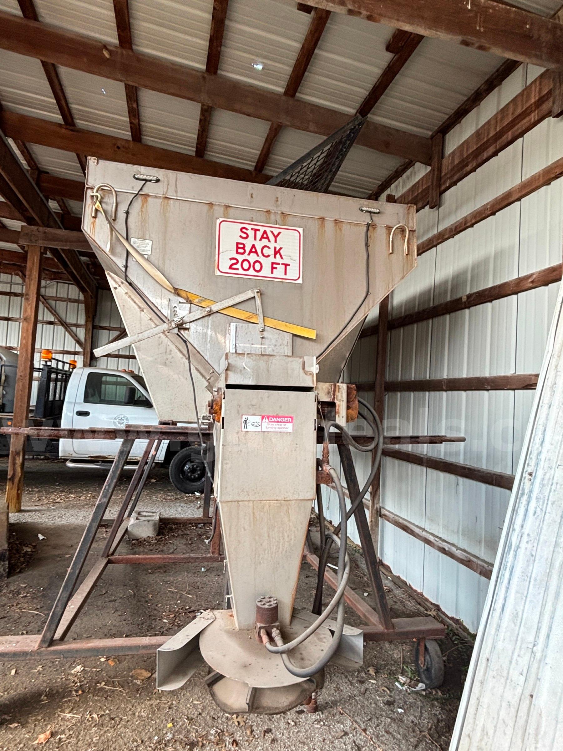 Salt Dogg Salt Spreader with stand Salt Dogg Salt Spreader Government Surplus Auction - Photo #5
