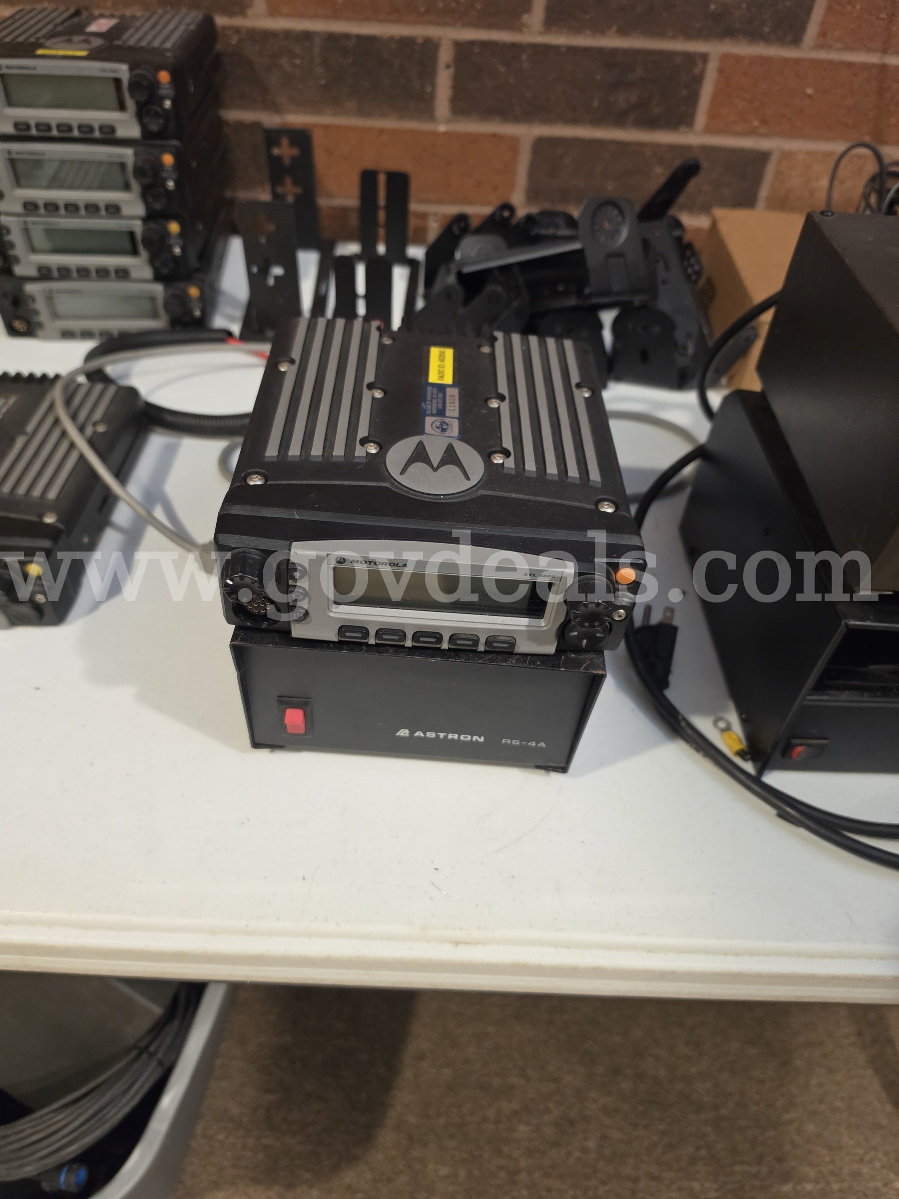 Assorted Electronics (800mhz radios, mounts, power supplies, speakers) Various (mostly Motorola) 800mhz Government Surplus Auction - Photo #5
