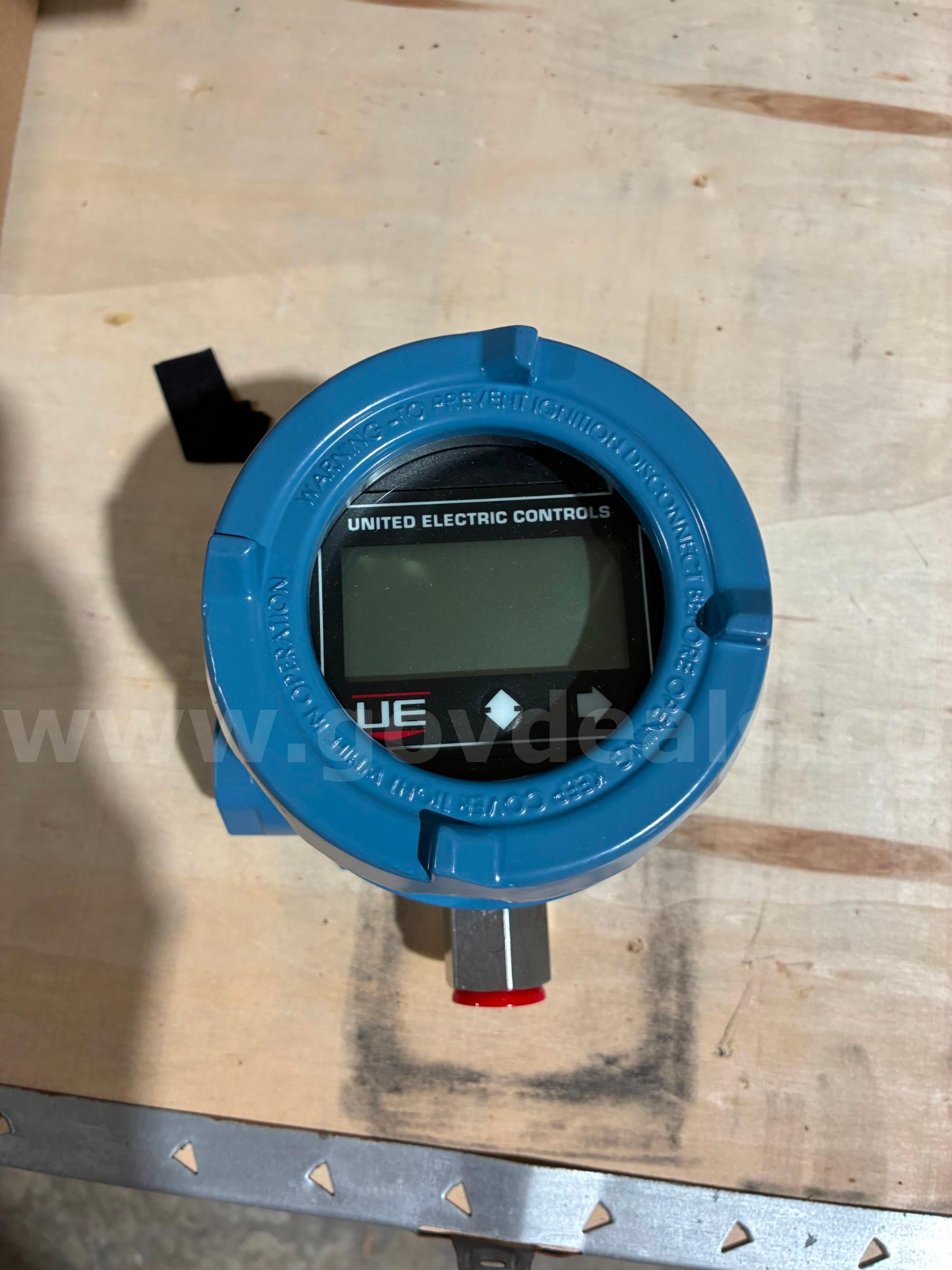 United Electric - One Pressure Transmitter One 0-100 PSI Government Surplus Auction - Photo #4