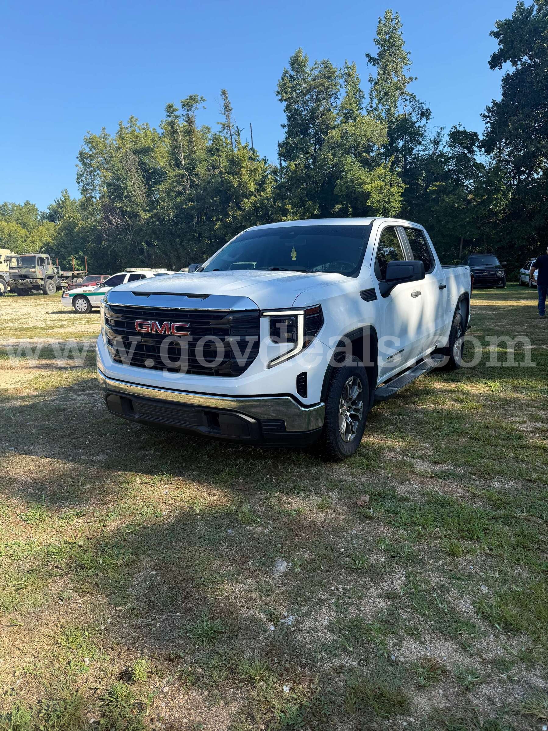 2022 GMC Sierra 1500 GMC Sierra Government Surplus Auction - Photo #2