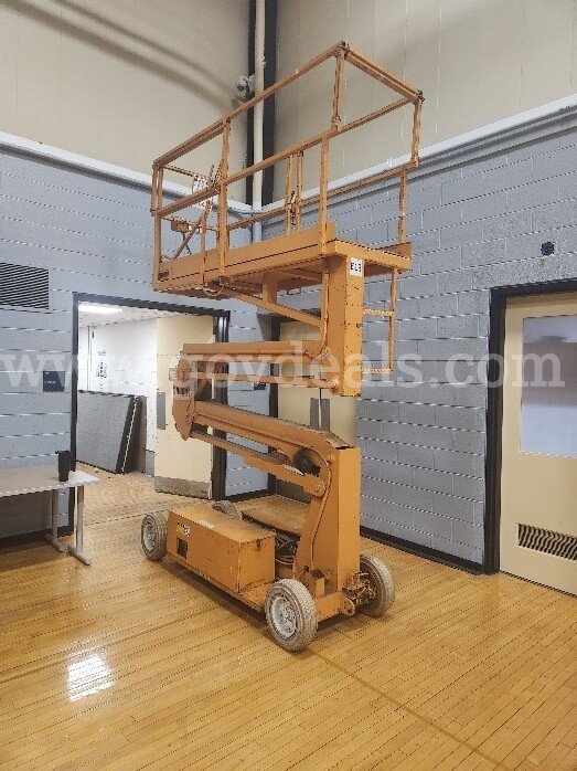 1989 Strato KRX-20 Strato Lift - Serial # 8982 Strato 8982 Government Surplus Auction - Primary Photo