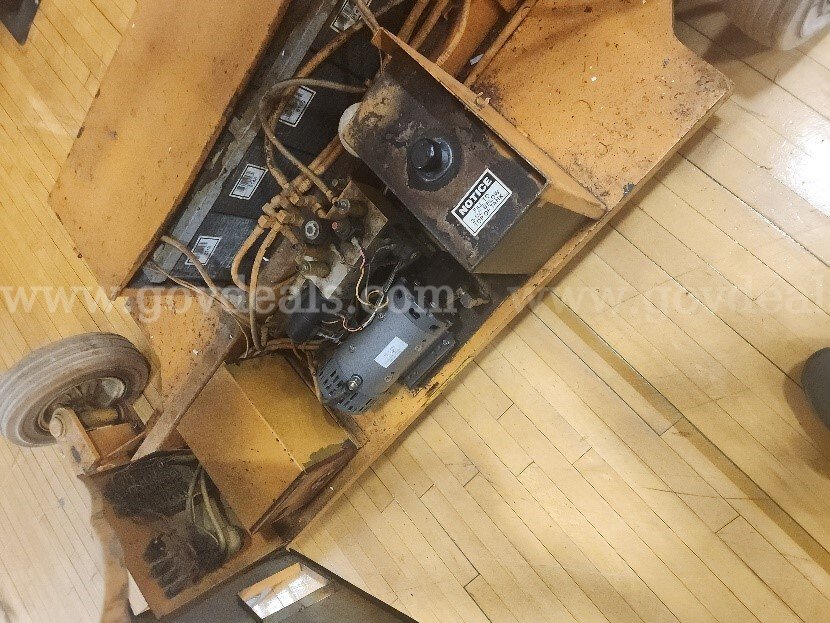 1989 Strato KRX-20 Strato Lift - Serial # 8982 Strato 8982 Government Surplus Auction - Photo #3
