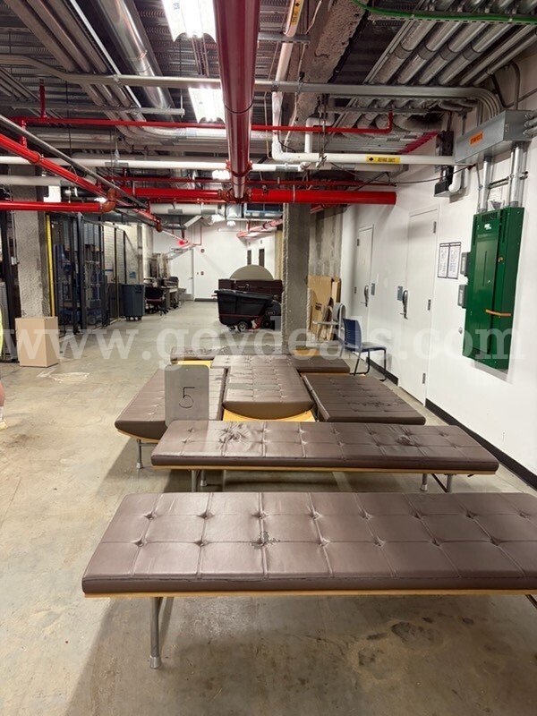 Set of 8 Benches   Government Surplus Auction - Primary Photo