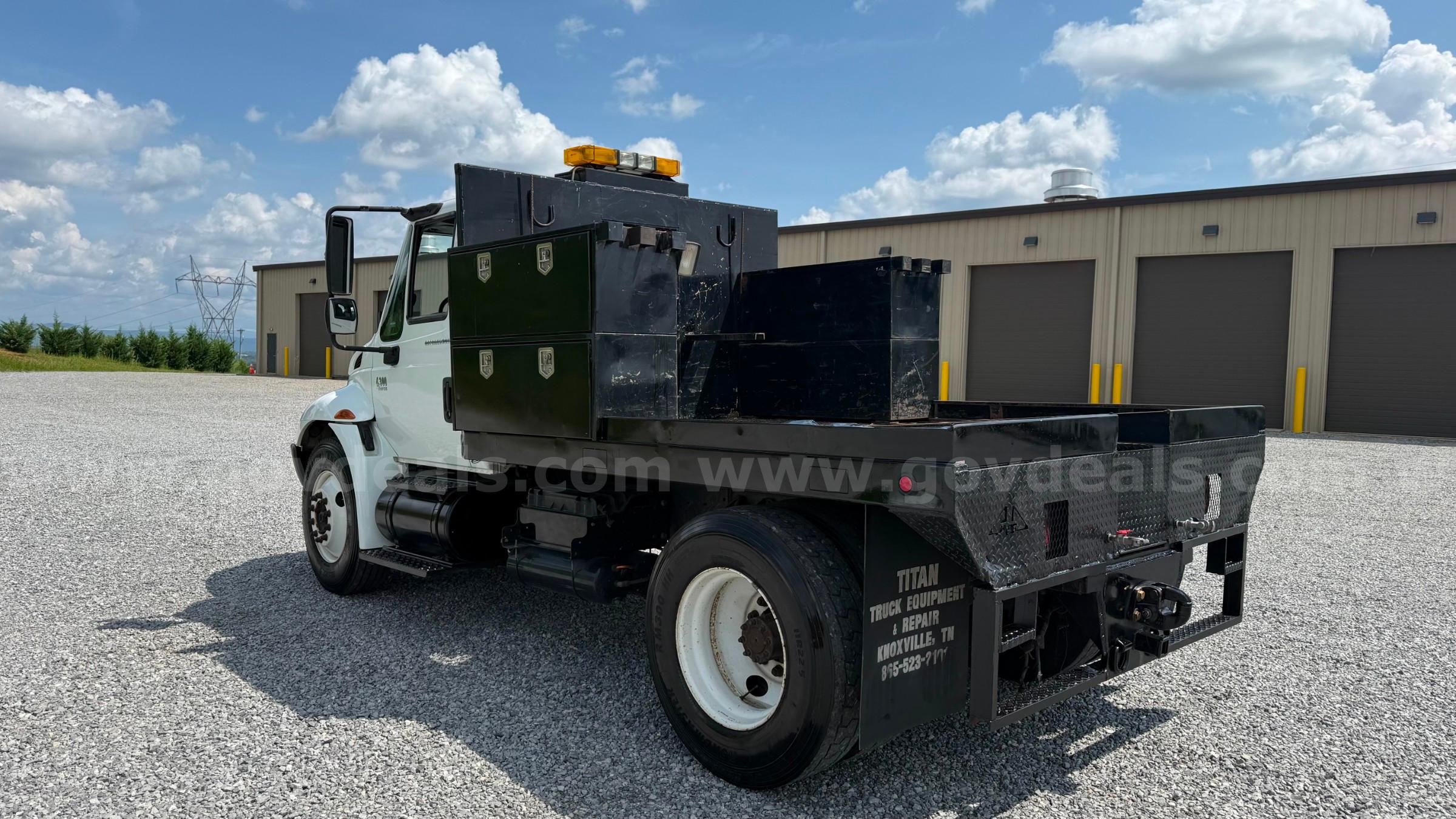 2007 International 4300 International 4300 Government Surplus Auction - Photo #2