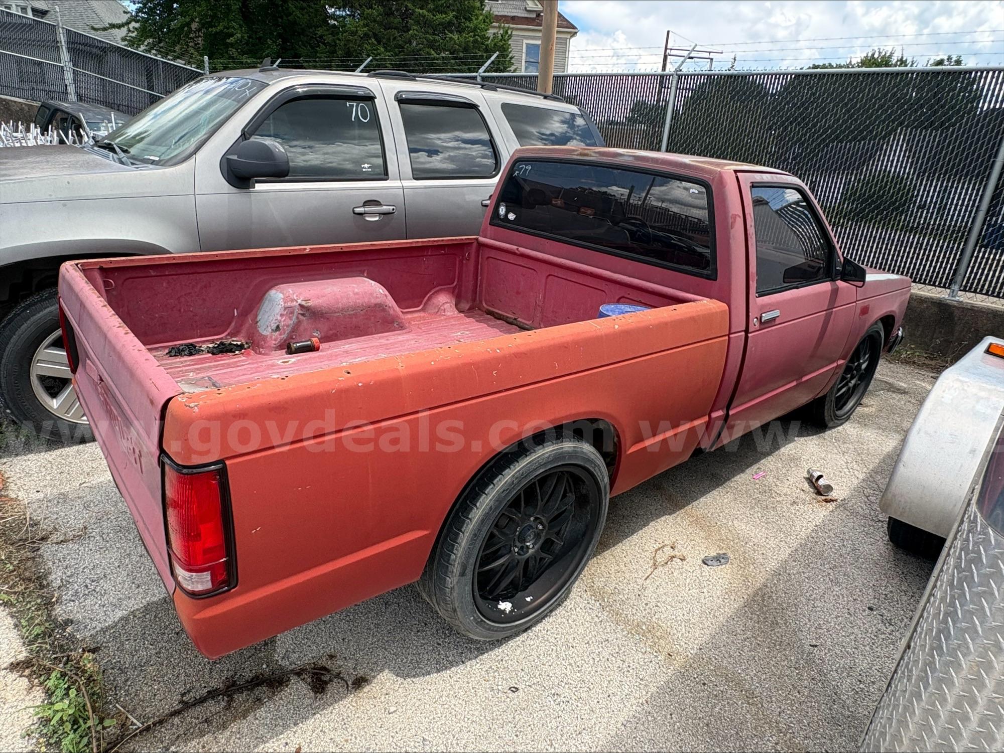 1986 CHEVROLET S10 (NO TITLE) (ABANDON, STOLEN, AND/OR RECOVERED PROPERTY) CHEVROLET CHEVROLET Government Surplus Auction - Photo #2