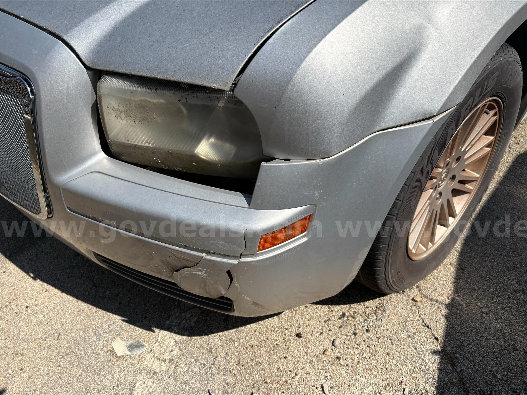 2009 Chrysler 300 (NO TITLE) (ABANDONED, STOLEN, AND/OR RECOVERED PROPERTY) Chrysler 300 Government Surplus Auction - Photo #4