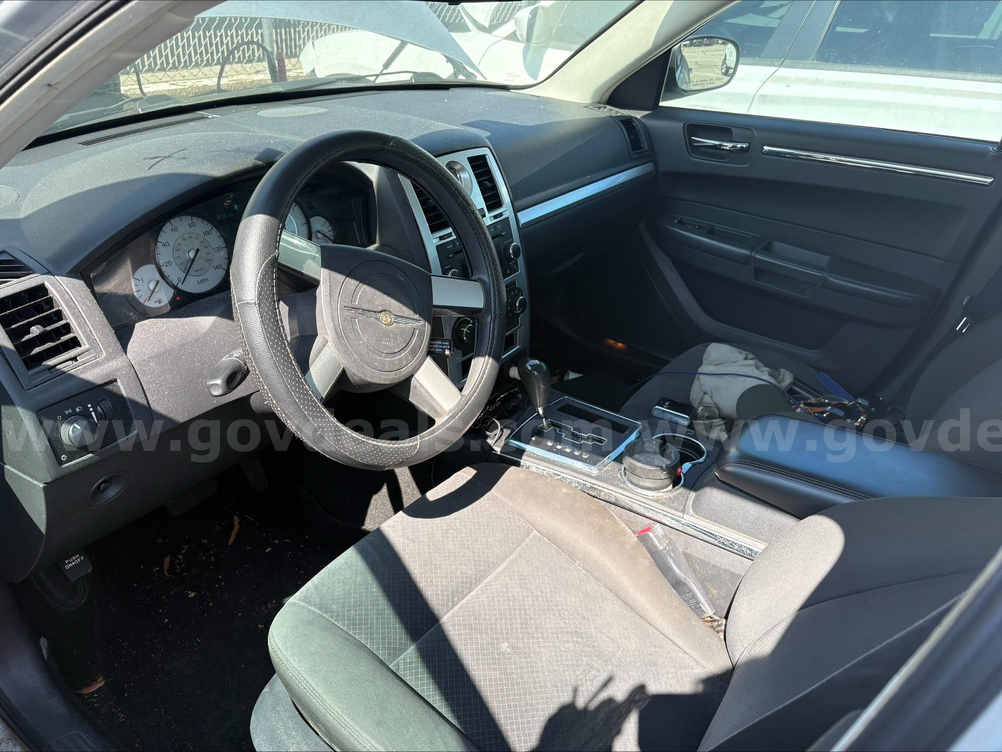 2009 Chrysler 300 (NO TITLE) (ABANDONED, STOLEN, AND/OR RECOVERED PROPERTY) Chrysler 300 Government Surplus Auction - Photo #6