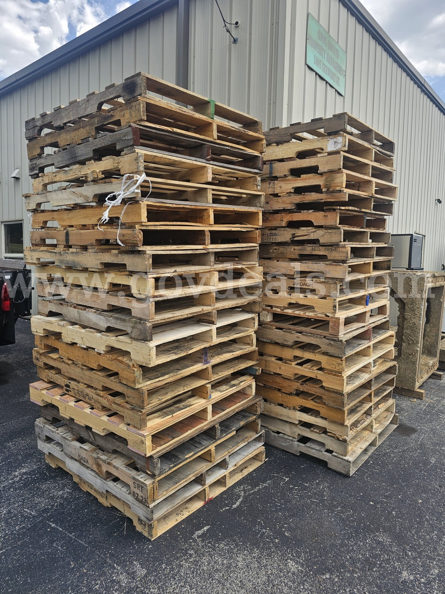 (60) USED WOOD PALLETS (48IN L X 40IN W)   Government Surplus Auction - Photo #2